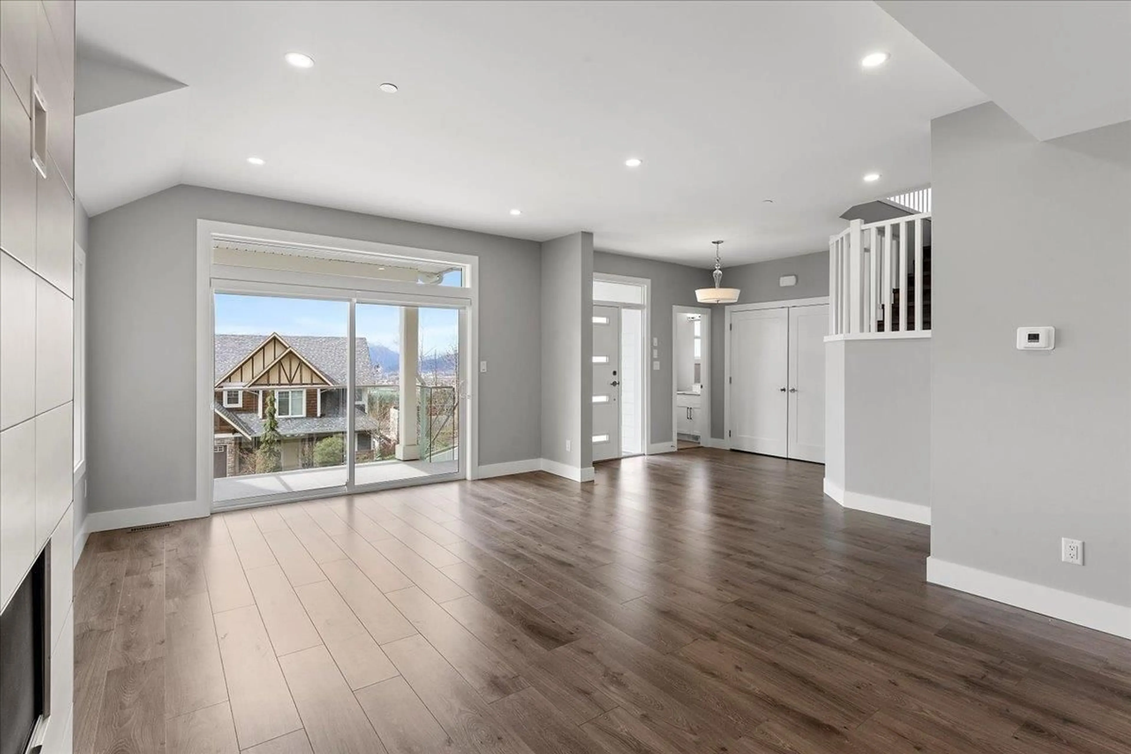 Indoor entryway for 50472 KINGSTON DRIVE, Chilliwack British Columbia V4Z0C2