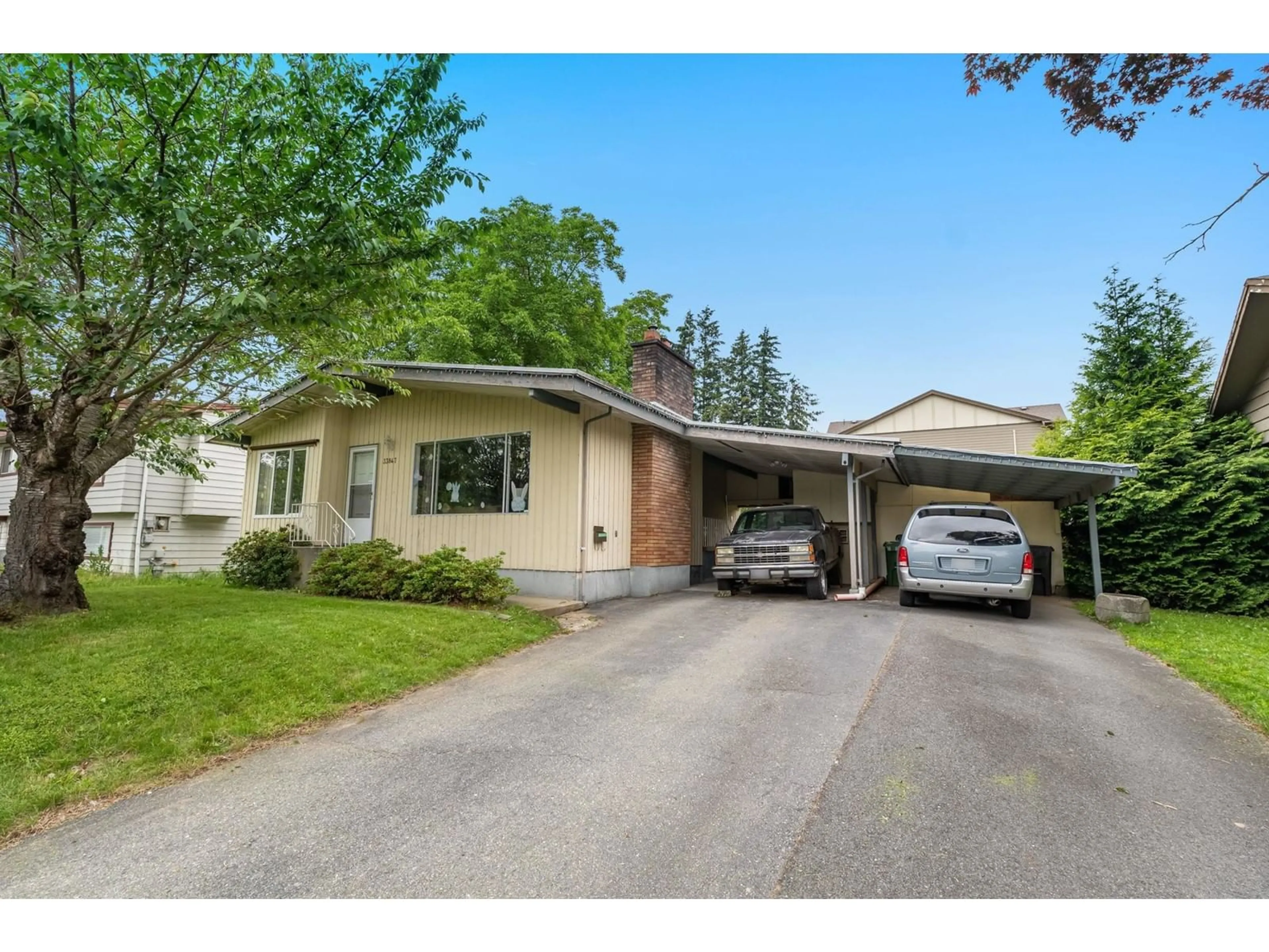 Frontside or backside of a home for 33847 FERN STREET, Abbotsford British Columbia V2S1G4