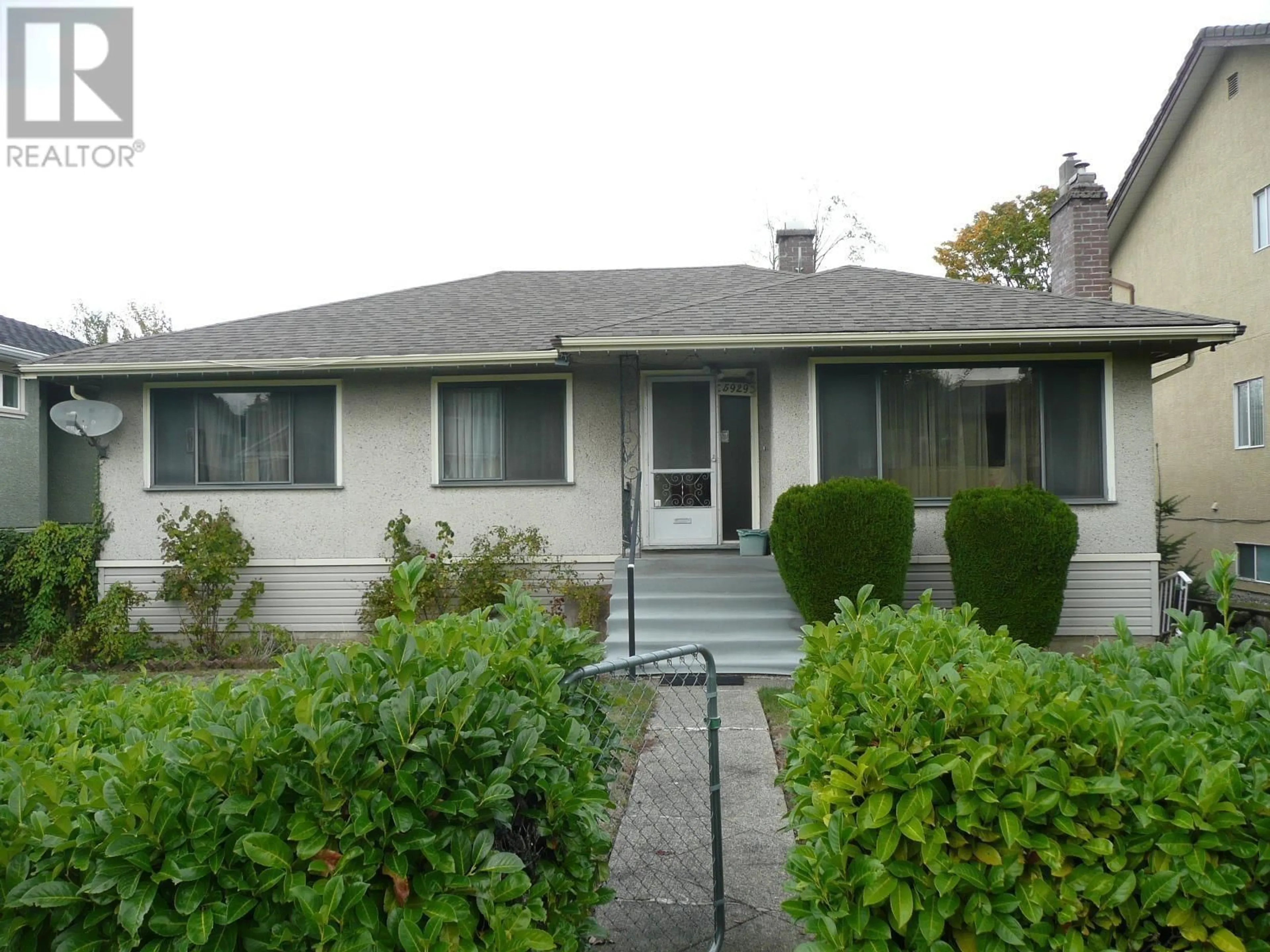 Frontside or backside of a home for 5929 BERWICK STREET, Burnaby British Columbia V5H1V9