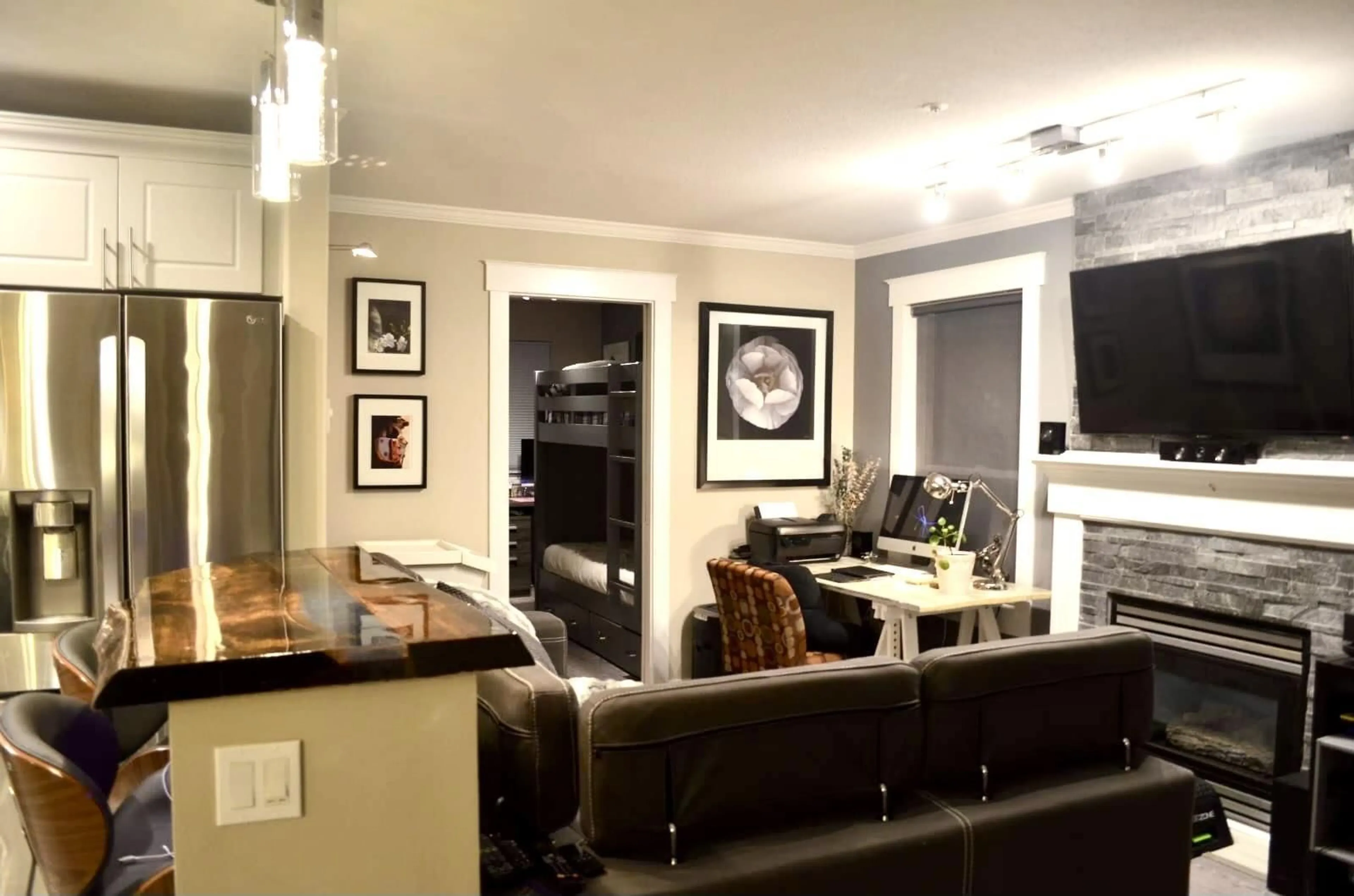 Living room for 206 33502 GEORGE FERGUSON WAY, Abbotsford British Columbia V2S8G3