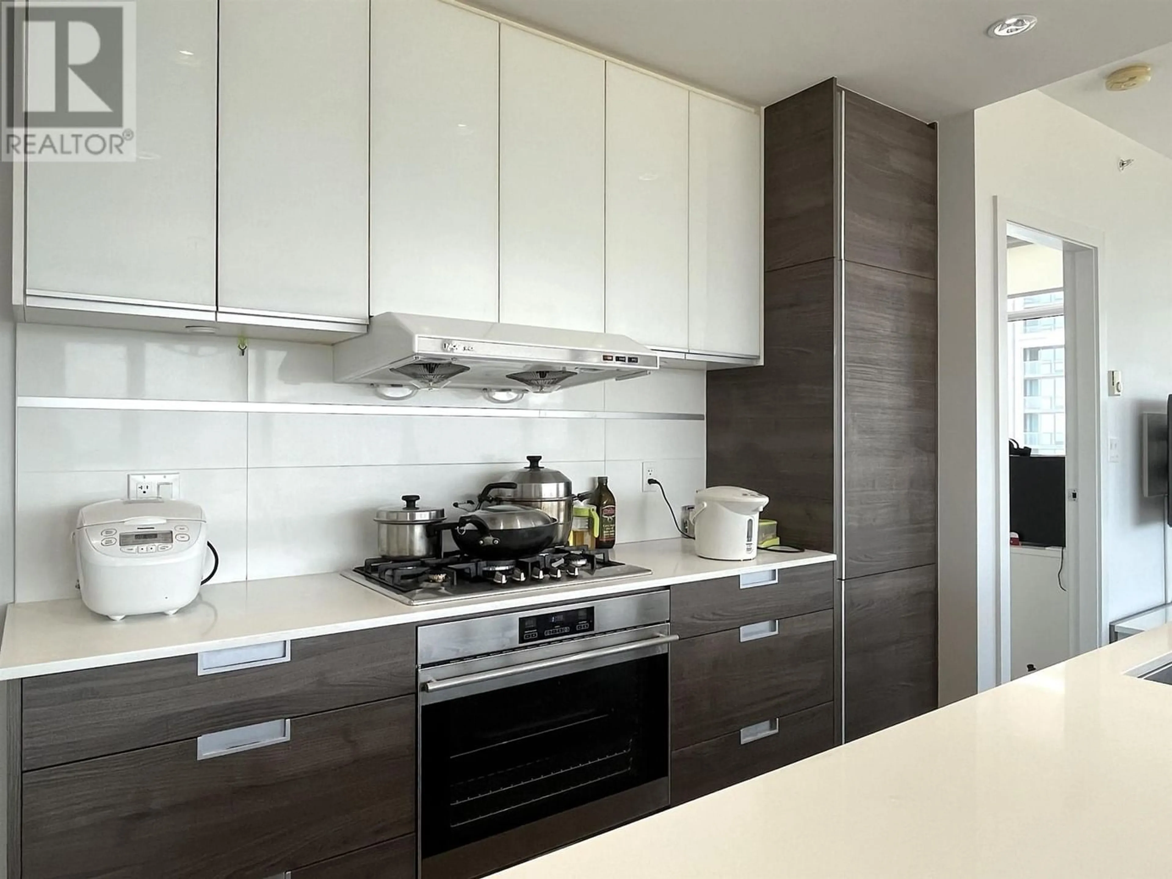 Contemporary kitchen, wood floors for 3603 4688 KINGSWAY, Burnaby British Columbia V5H0E9