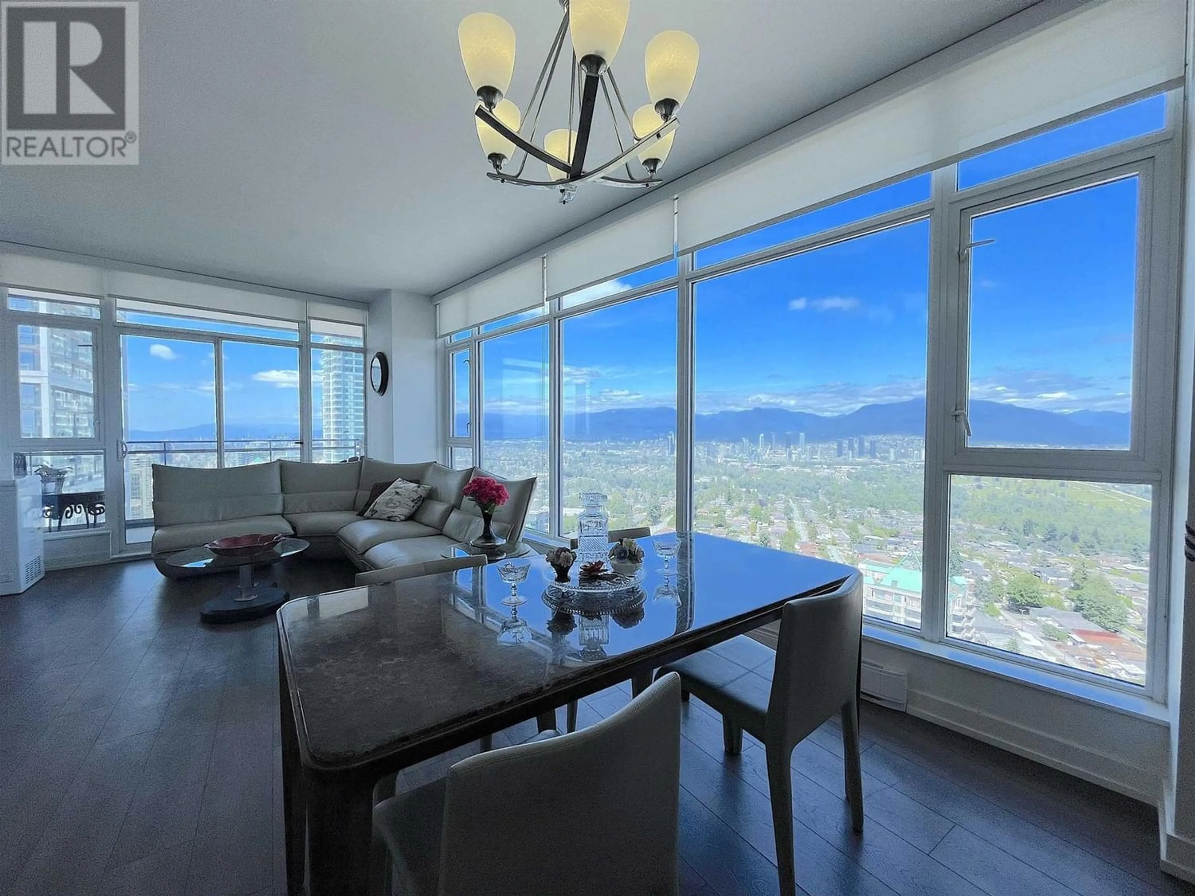 Dining room, wood floors, the view of mountain for 3603 4688 KINGSWAY, Burnaby British Columbia V5H0E9