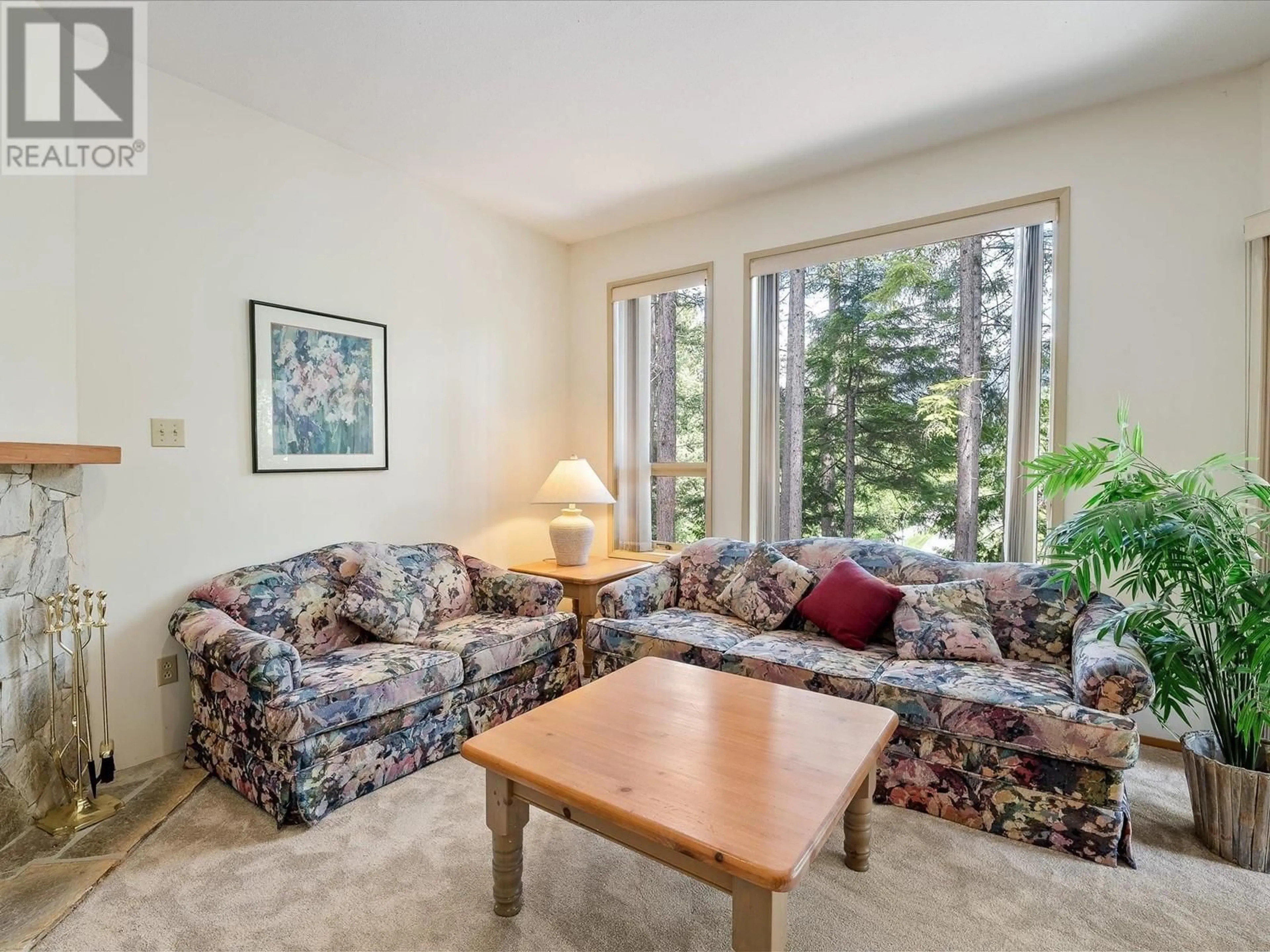 Living room for 61 6127 EAGLERIDGE CRESCENT, Whistler British Columbia V8E0W7