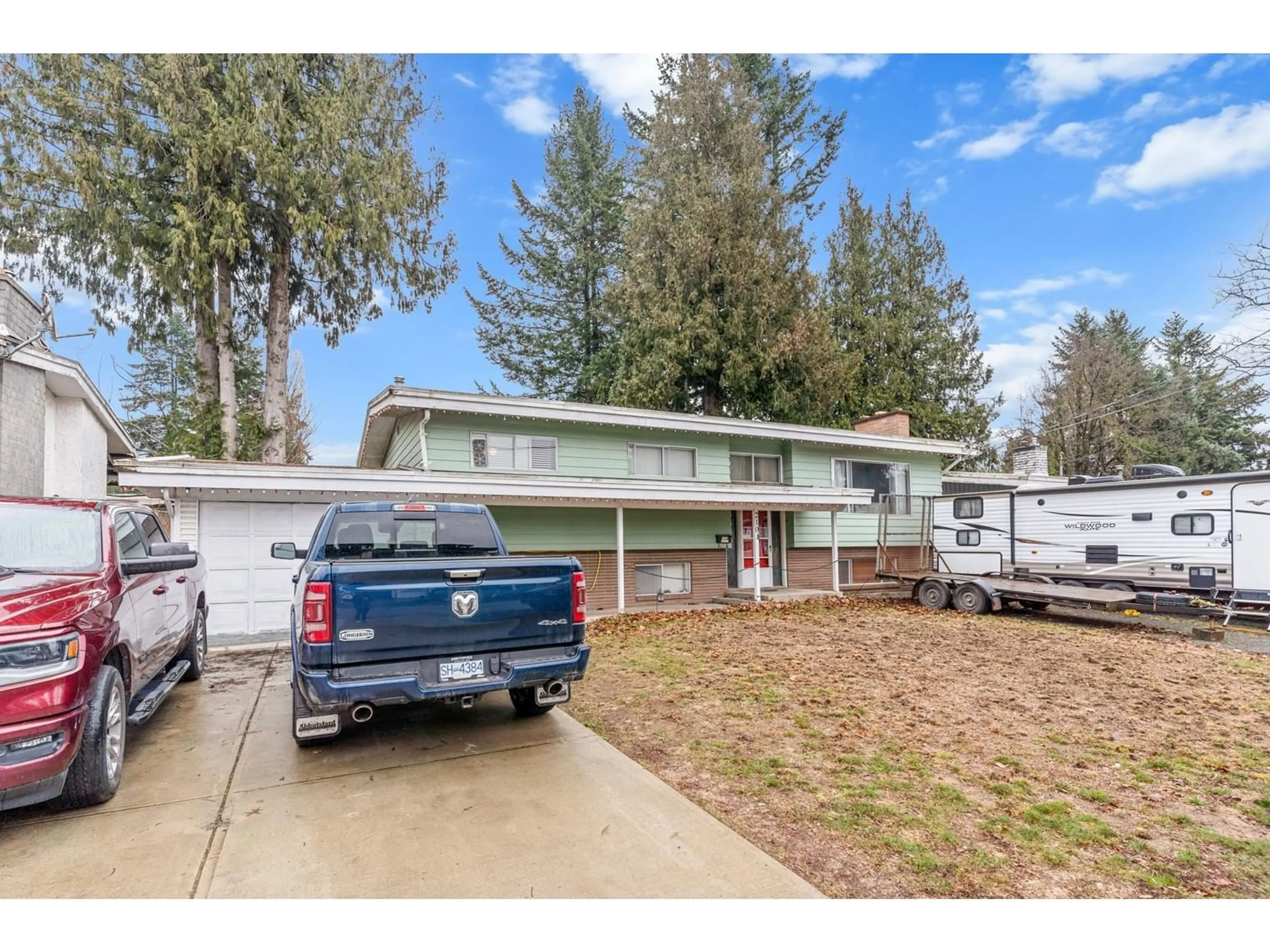 Frontside or backside of a home for 2104 LYNDEN STREET, Abbotsford British Columbia V2T3B5