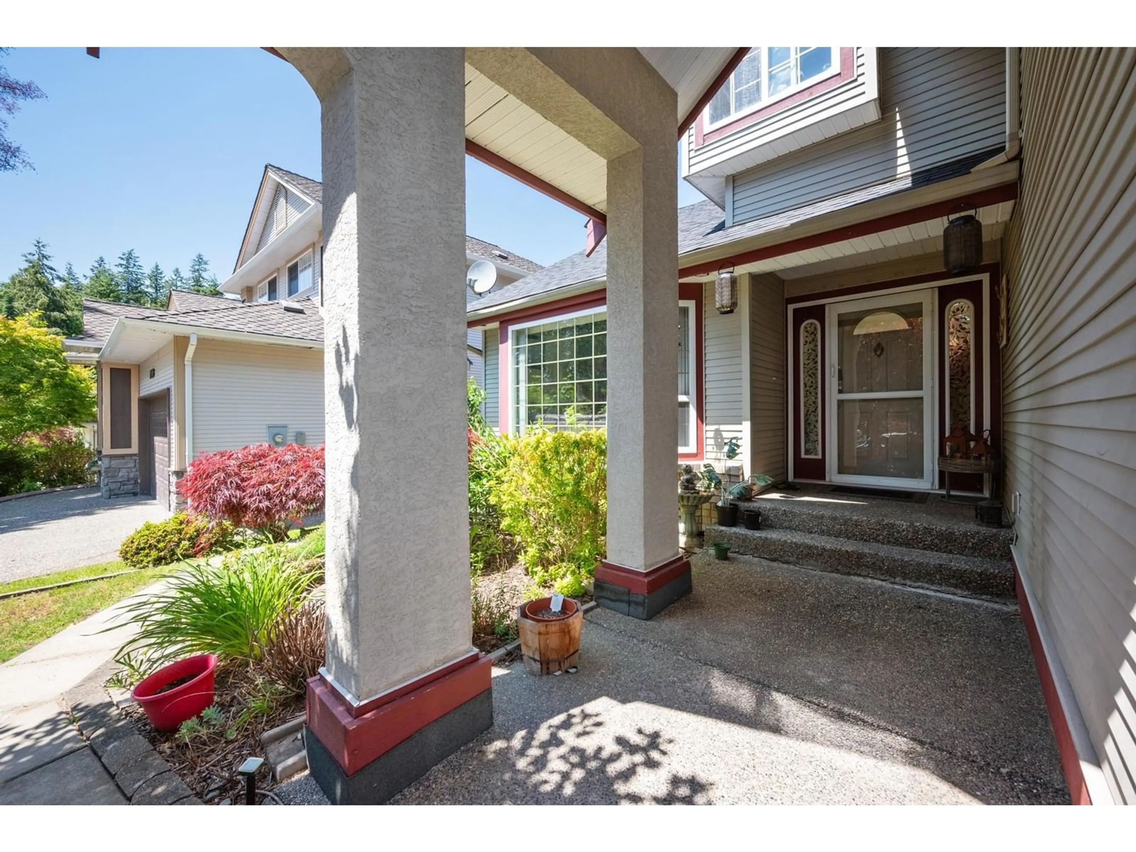 Indoor entryway for 12055 59 AVENUE, Surrey British Columbia V3X3L3