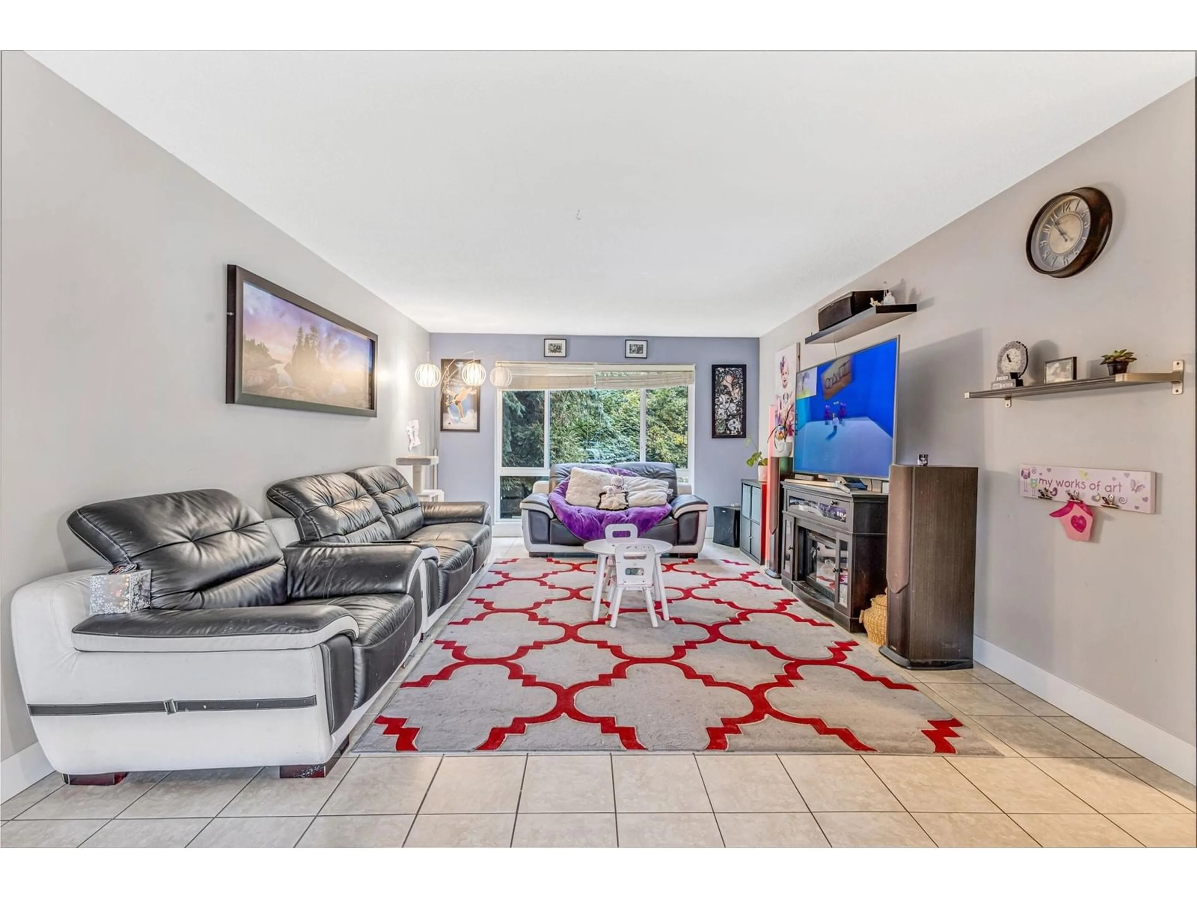 Living room for 14748 55A AVENUE, Surrey British Columbia V3S1B2