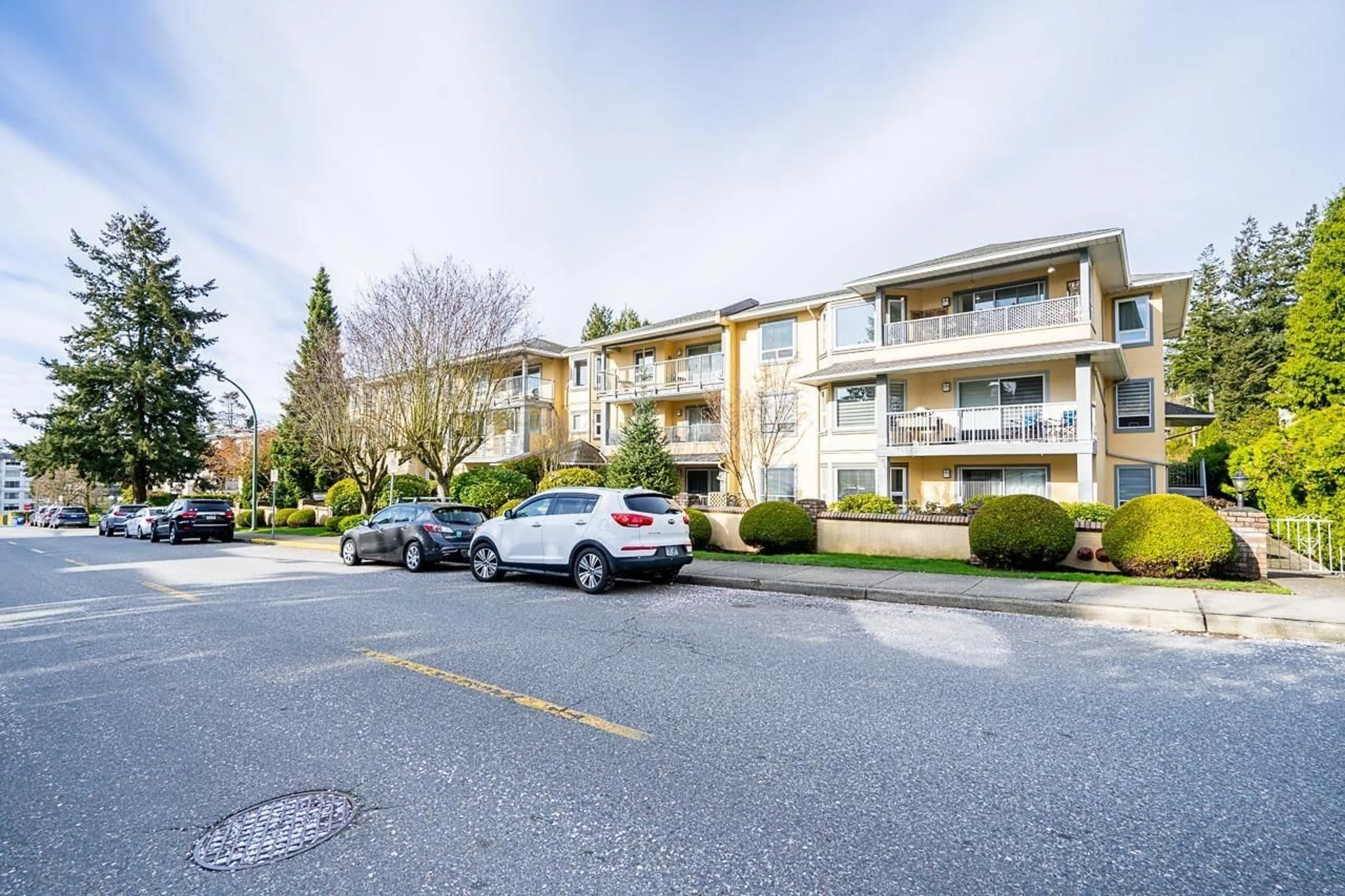 A pic from exterior of the house or condo for 200 1459 BLACKWOOD STREET, White Rock British Columbia V4B3V6