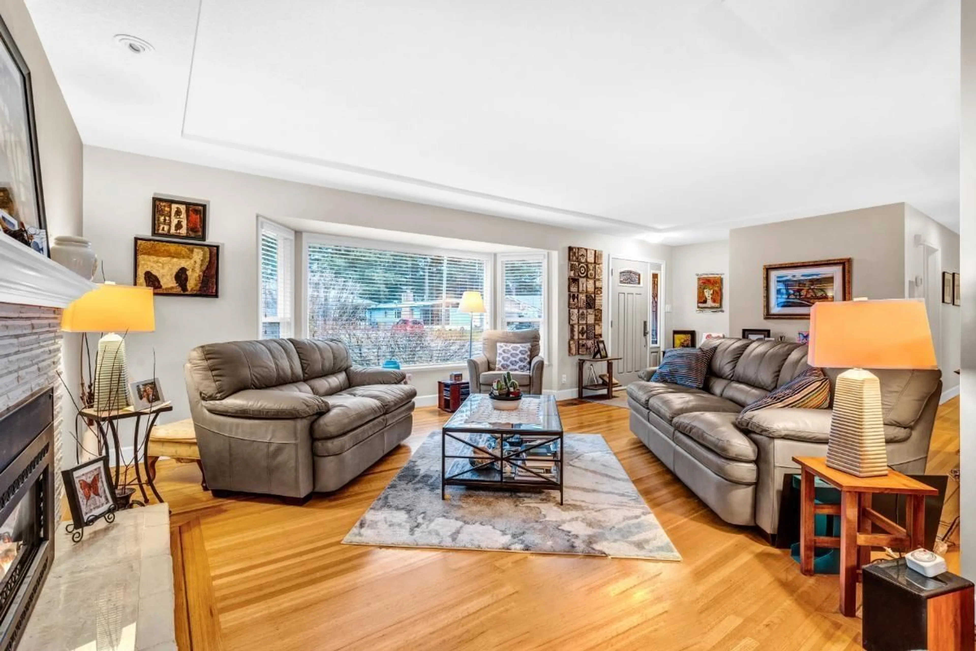 Living room for 2887 WOODLAND STREET, Abbotsford British Columbia V2S4E5