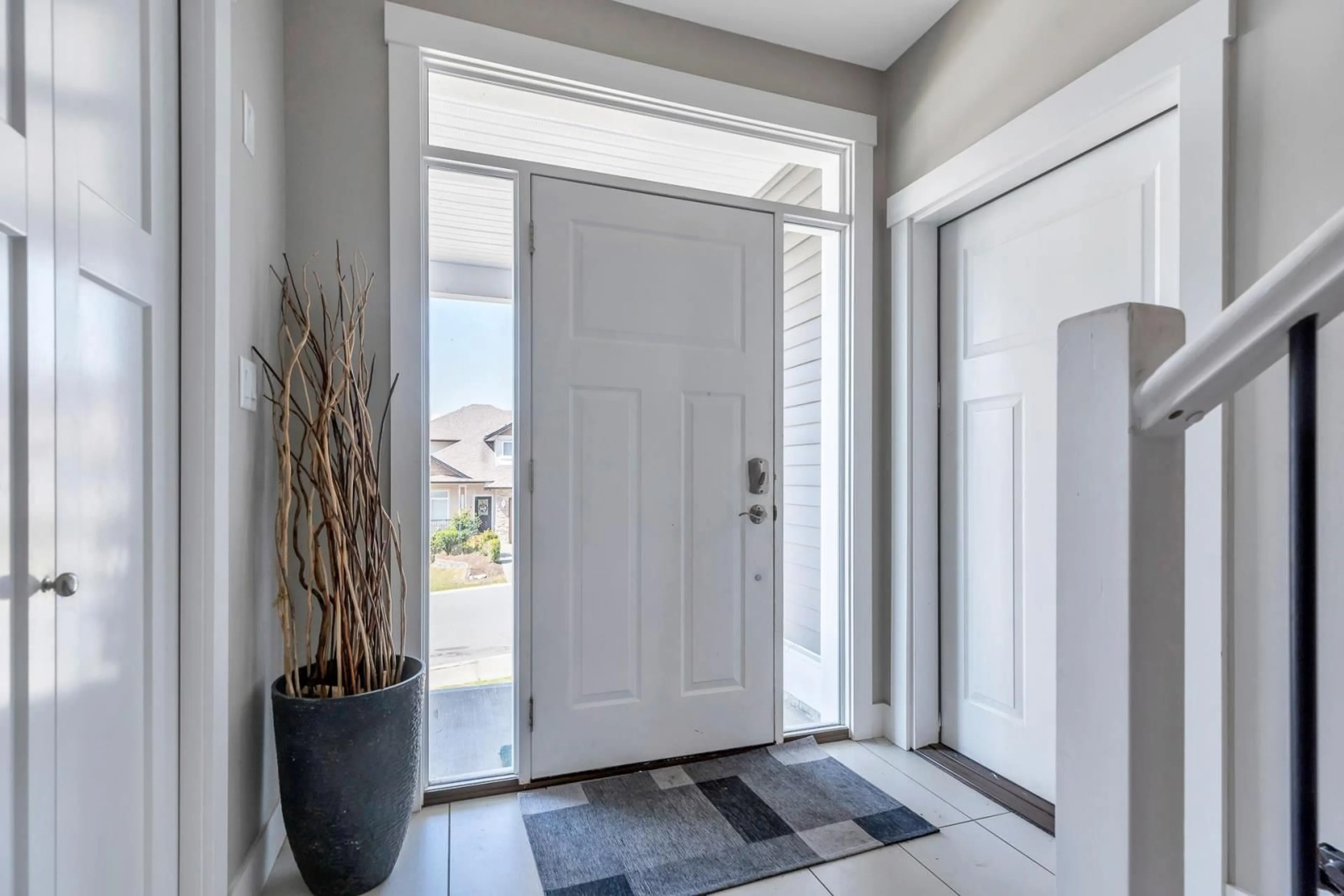 Indoor entryway, wood floors for 46260 TOURNIER PLACE|Promontory, Chilliwack British Columbia V2R6A2