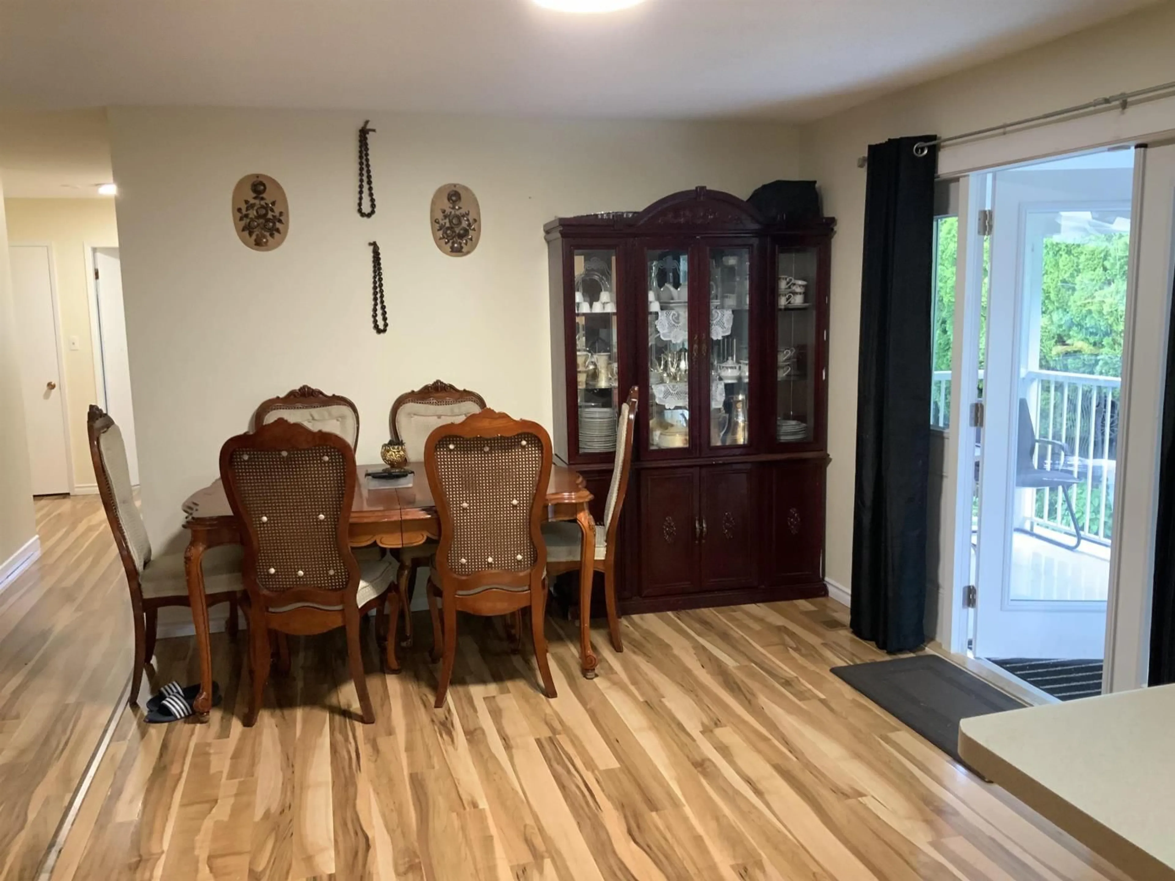 Dining room, wood floors, cottage for 9354 BROADWAY STREET|Chilliwack Proper E, Chilliwack British Columbia V2P5V1