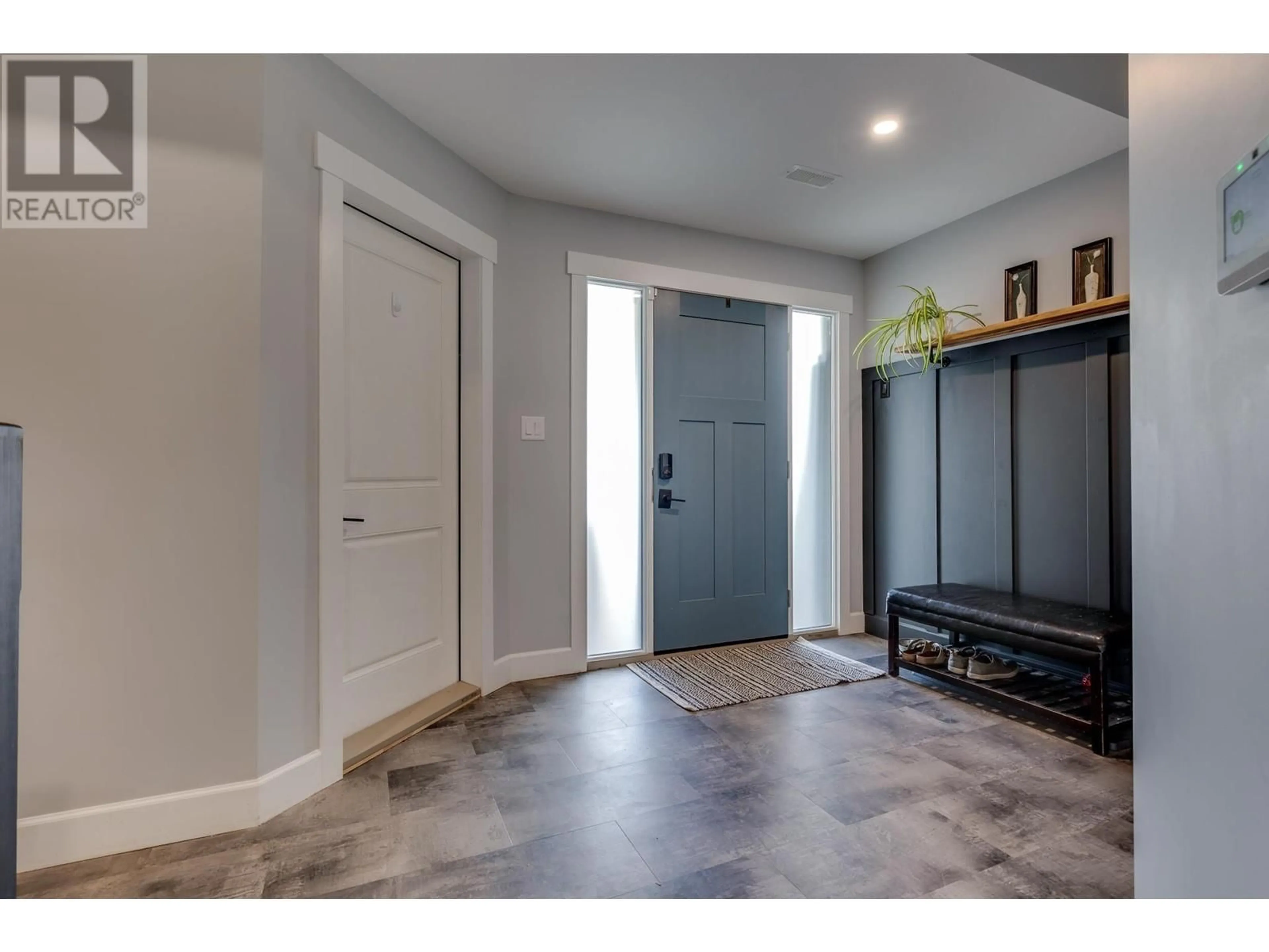 Indoor entryway for 4133 ESTAVILLA DRIVE, Prince George British Columbia V2K2T8