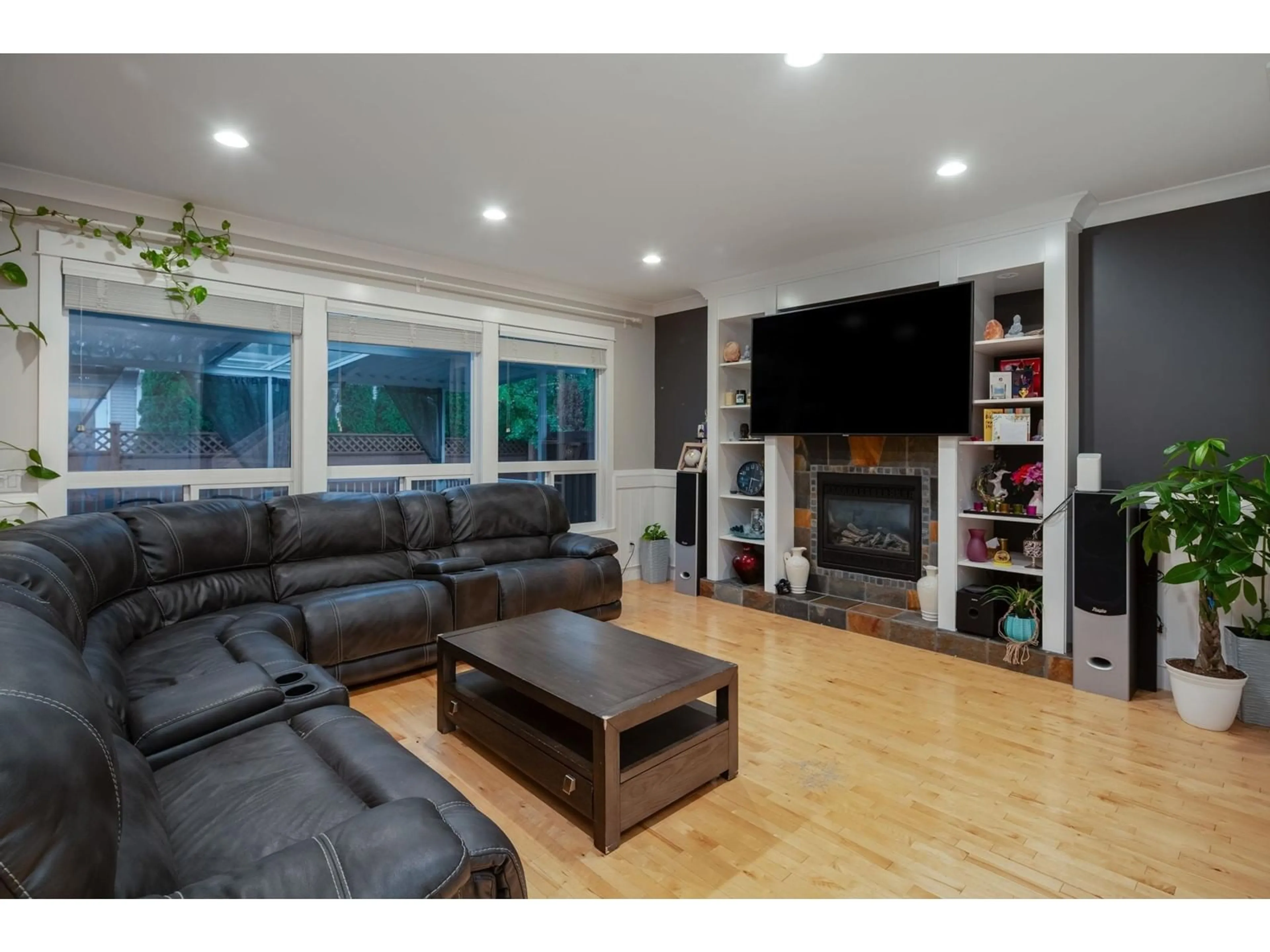 Living room for 7051 196B STREET, Langley British Columbia V2Y2Z7