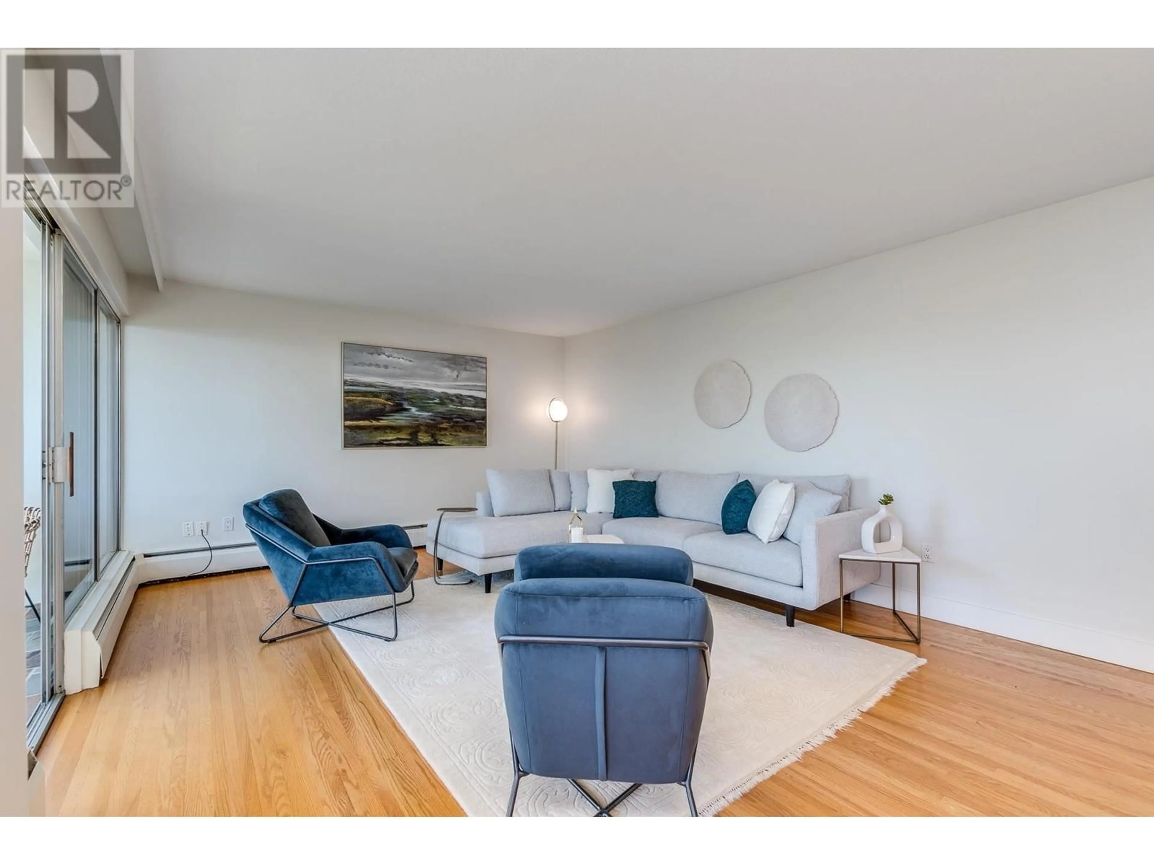 Living room for 101 2246 BELLEVUE AVENUE, West Vancouver British Columbia V7V1C6