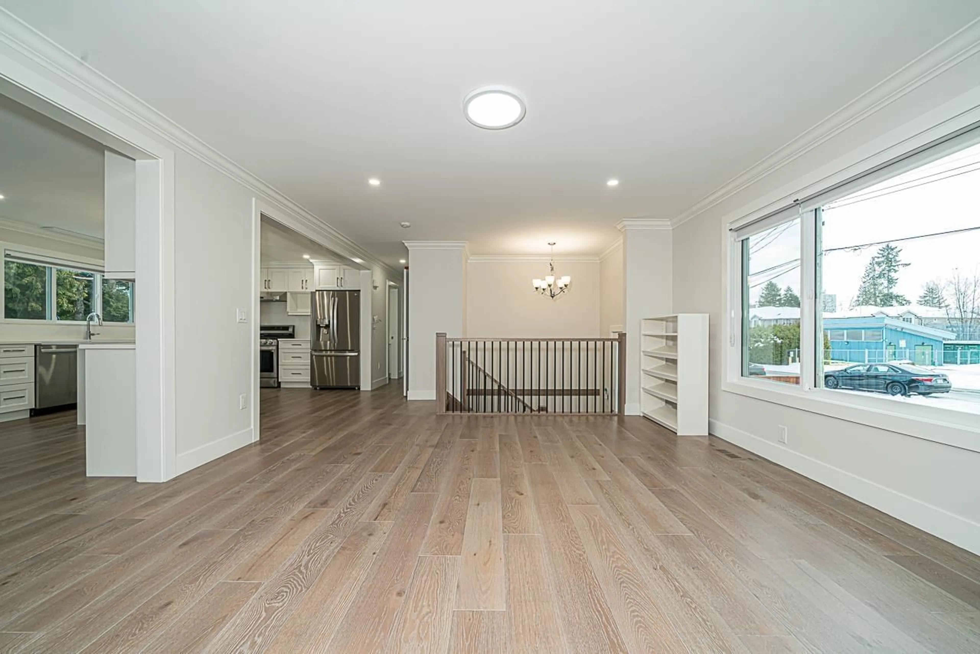 Indoor entryway, wood floors for 14611 105A AVENUE, Surrey British Columbia V3R5X8