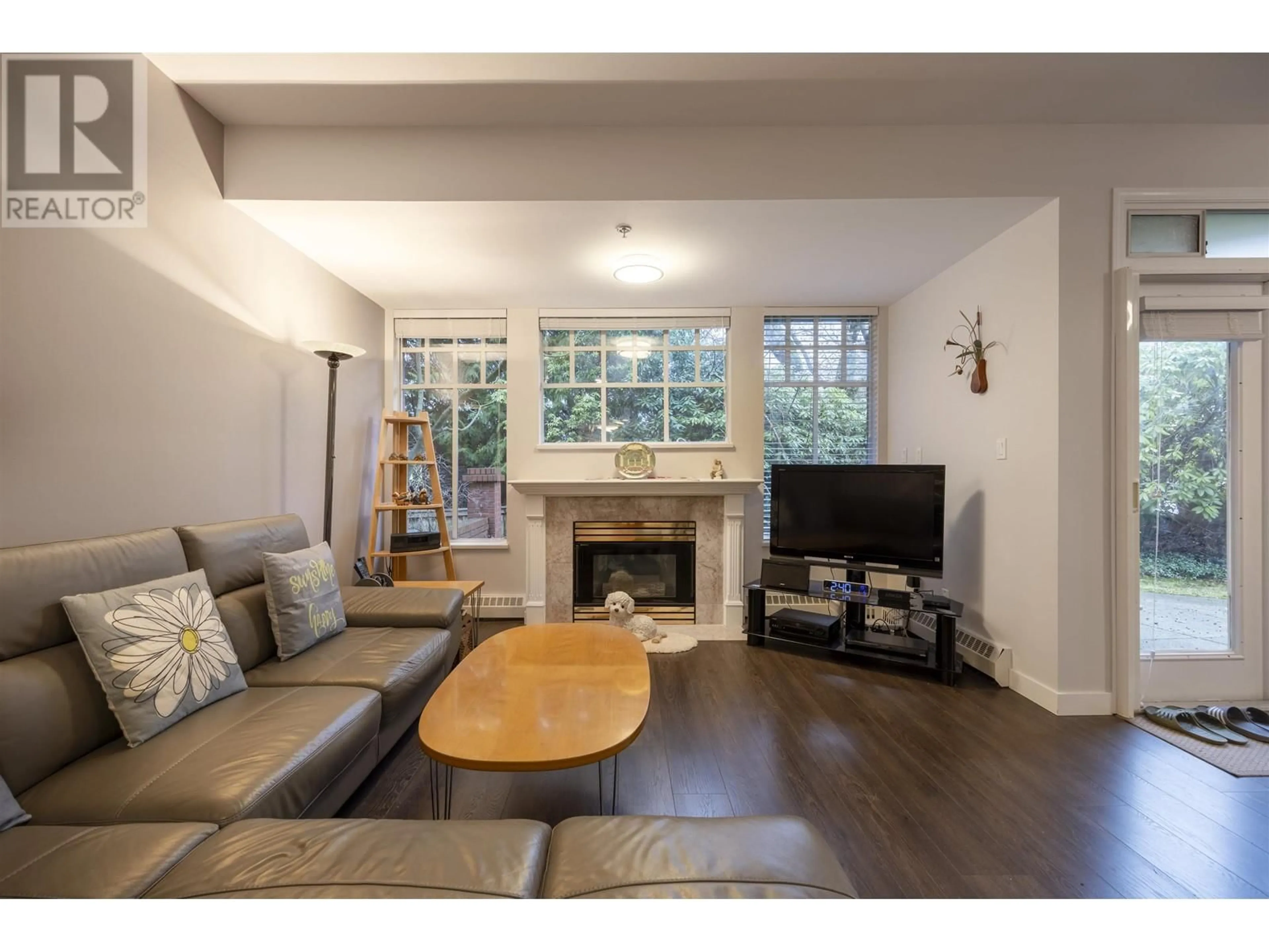 Living room for 15 5880 HAMPTON PLACE, Vancouver British Columbia V6T2E9