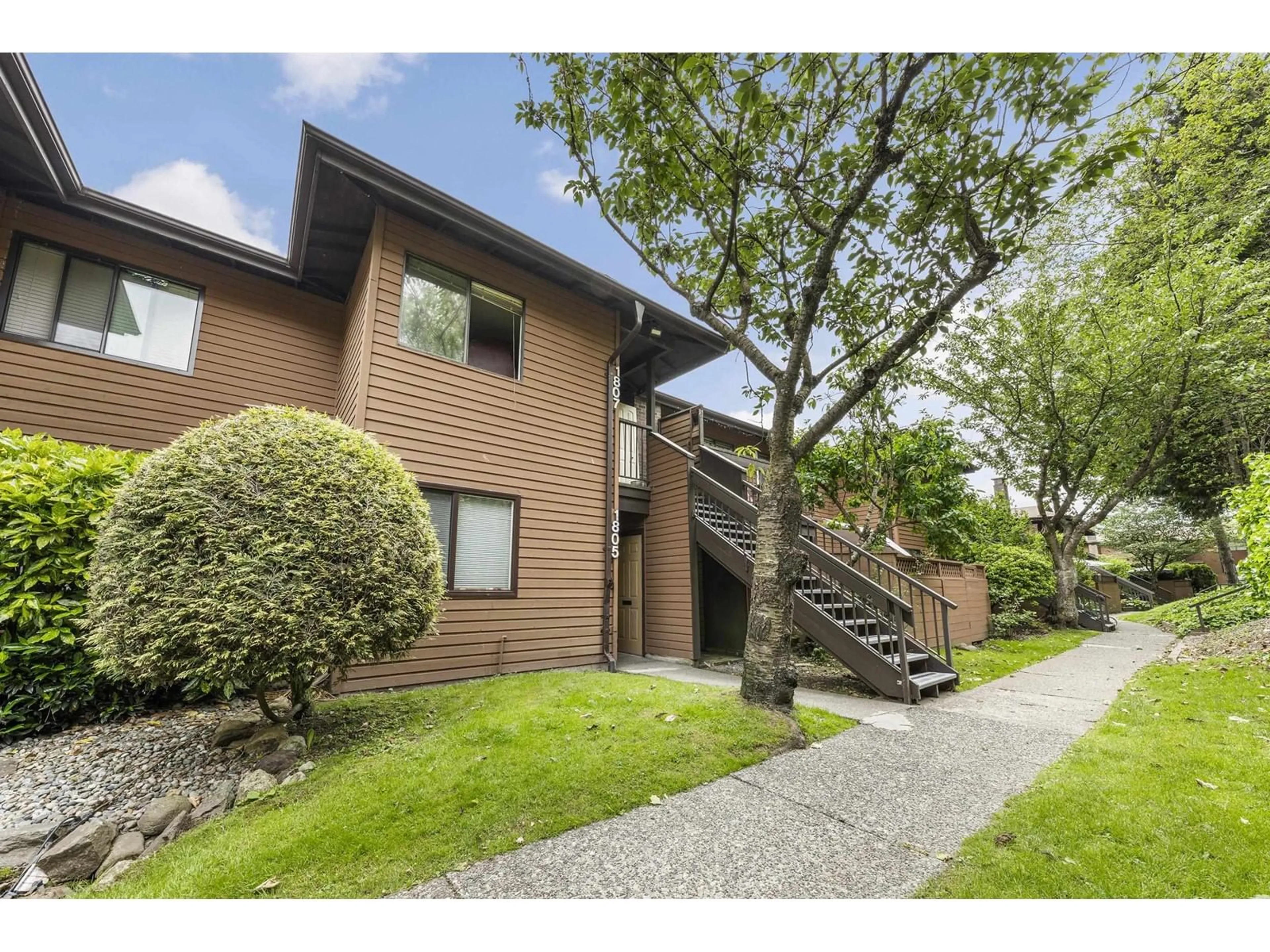 A pic from exterior of the house or condo for 1805 10620 150 STREET, Surrey British Columbia V3R7K3
