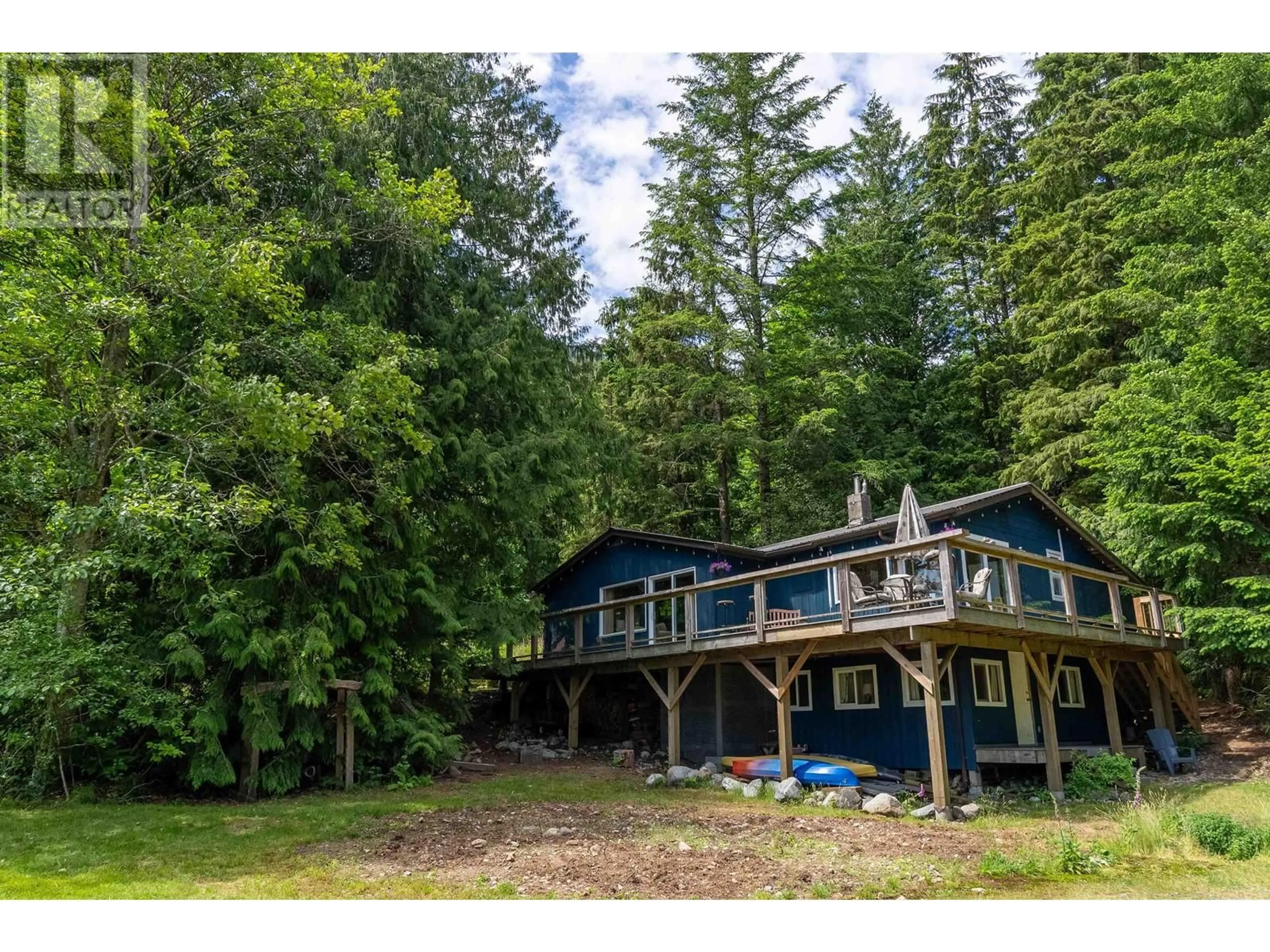 A pic from outside/outdoor area/front of a property/back of a property/a pic from drone, water/lake/river/ocean view for 22 BRIGHTON BEACH, North Vancouver British Columbia V0V0V0