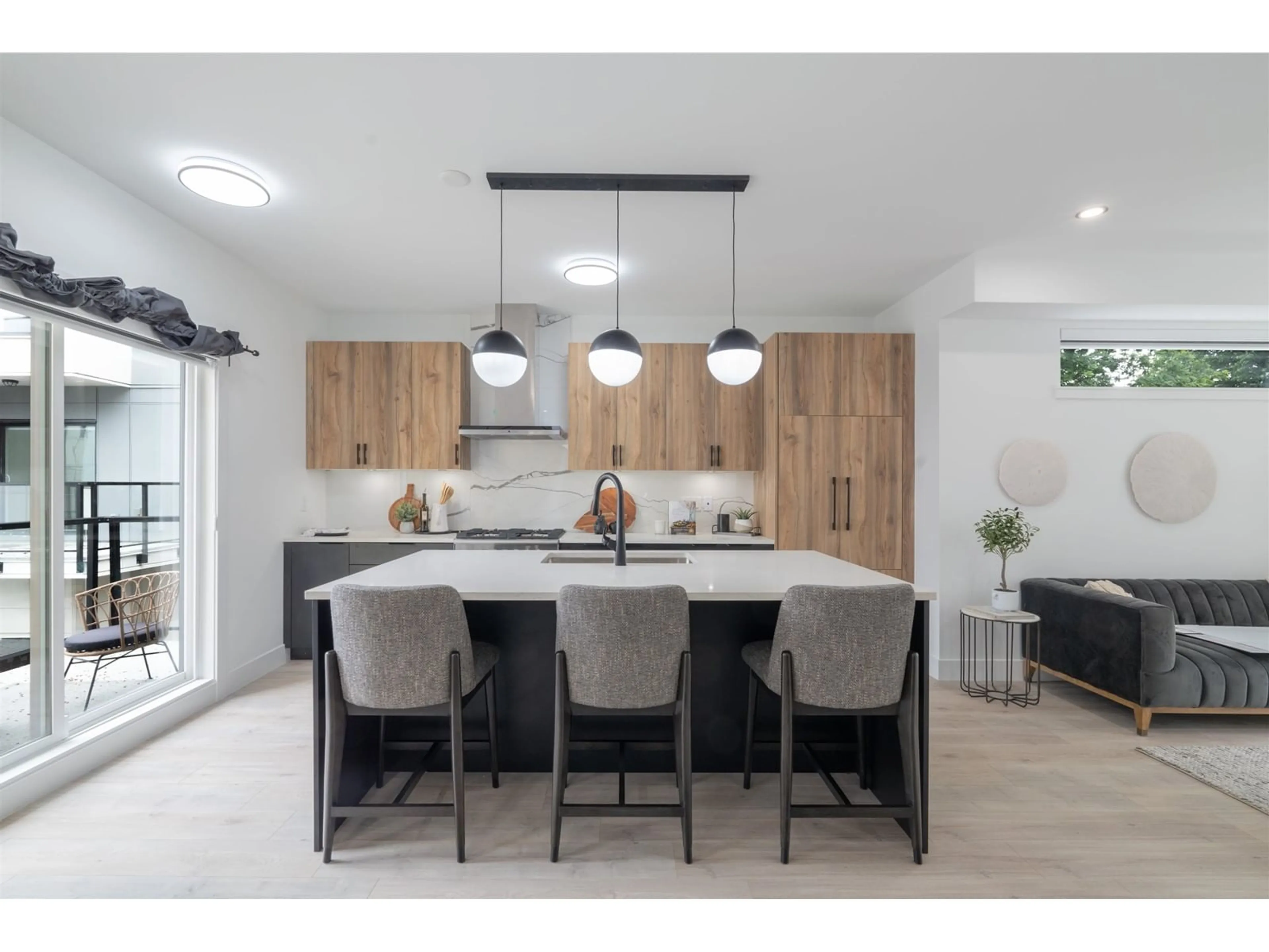 Contemporary kitchen for 40 13895 64 AVENUE, Surrey British Columbia V3W1Y7