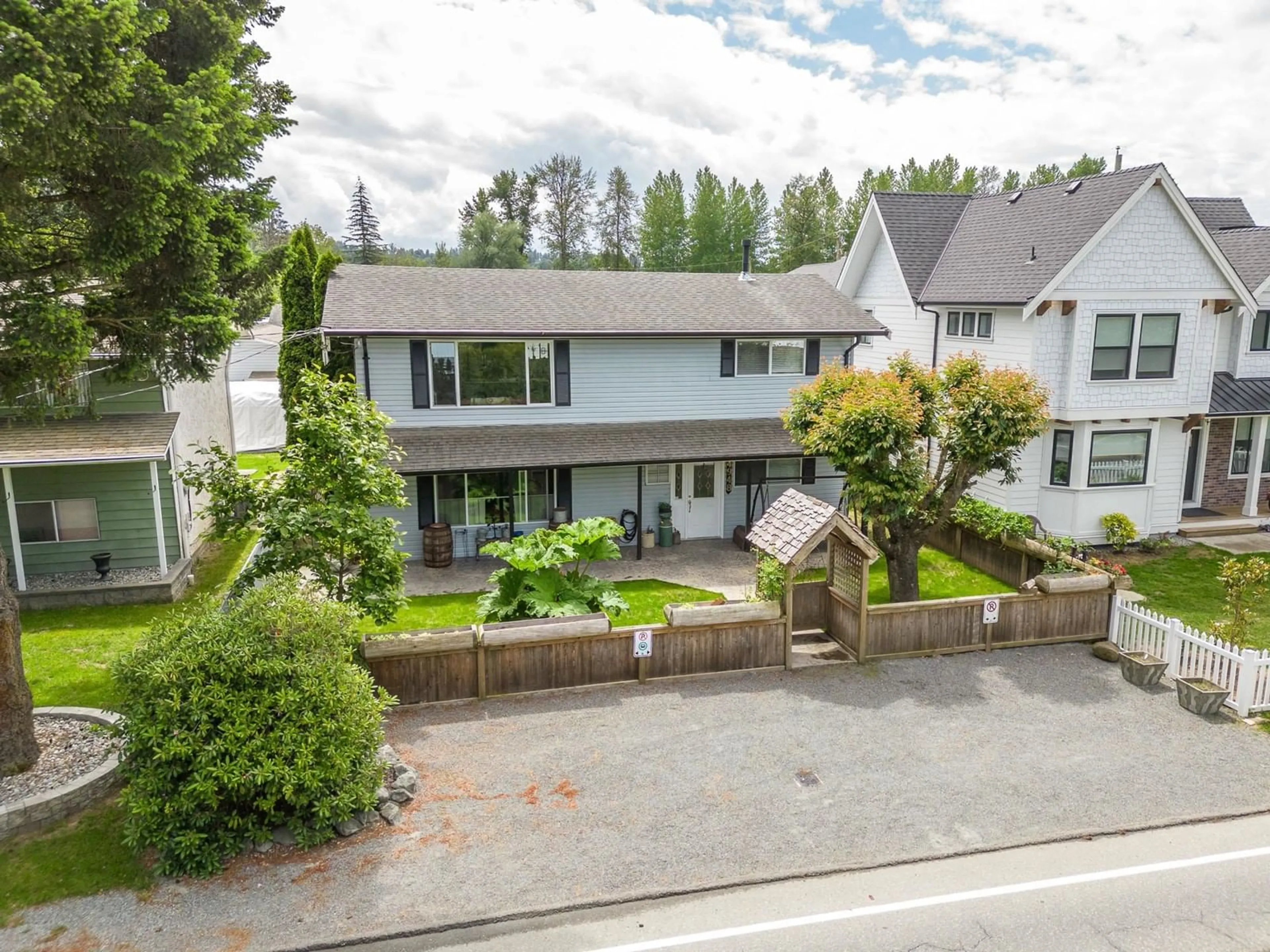 Frontside or backside of a home for 34948 CLAYBURN ROAD, Abbotsford British Columbia V2S7Y9