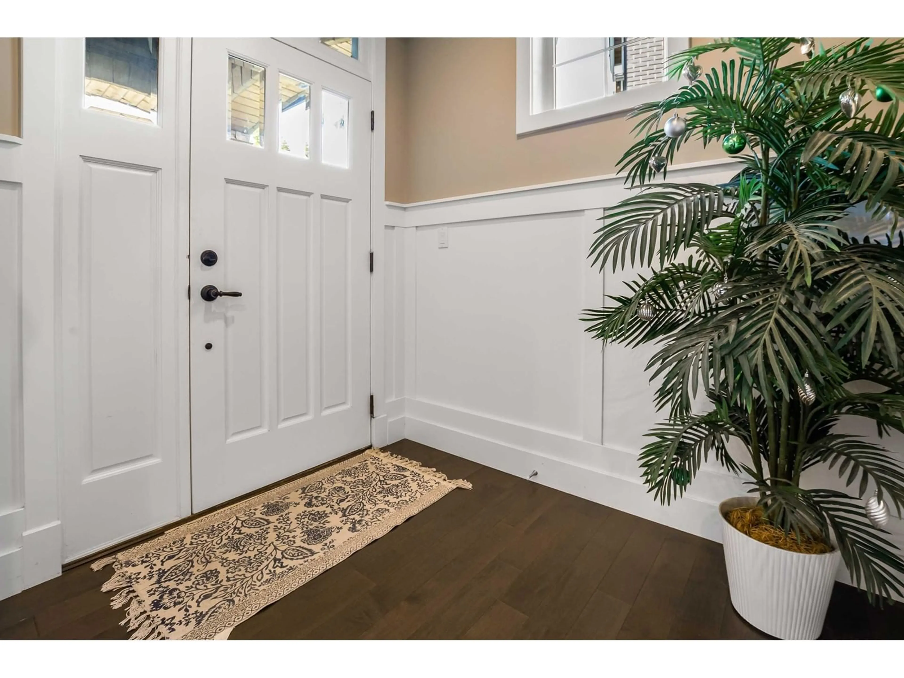 Indoor entryway for 16168 27A AVENUE, Surrey British Columbia V3Z8E4