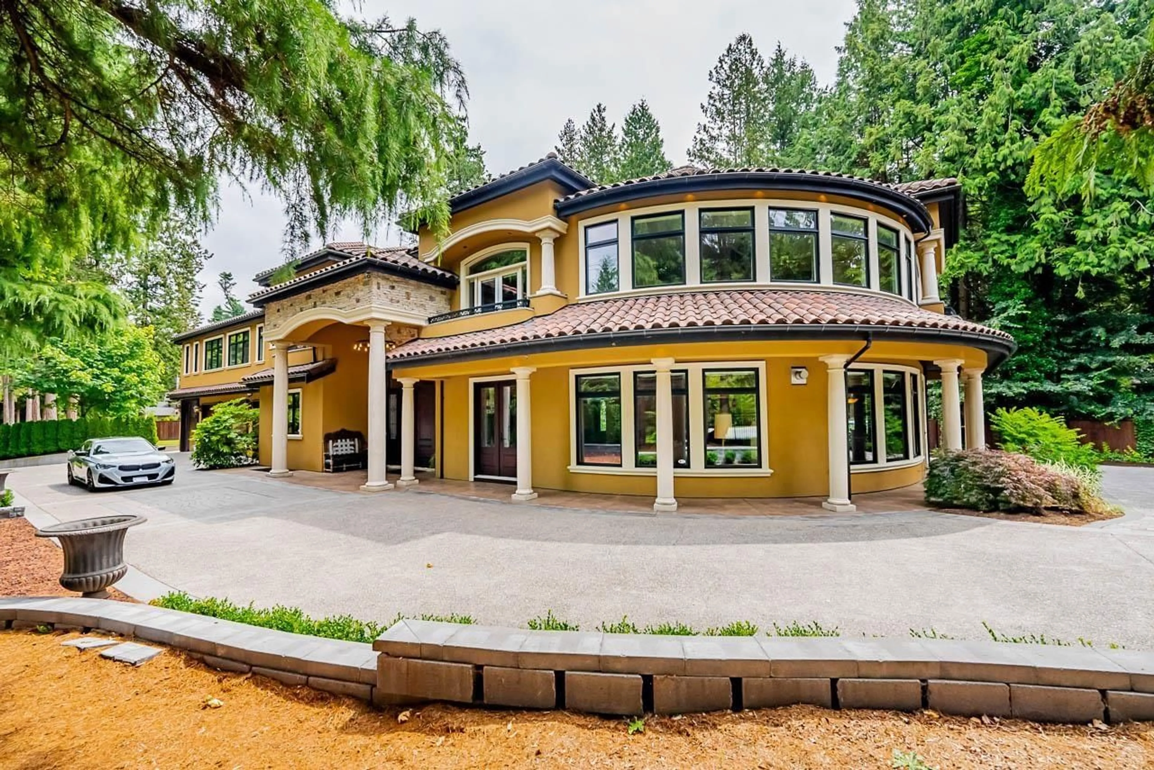 Frontside or backside of a home for 13216 CRESCENT ROAD, Surrey British Columbia V4P1K4