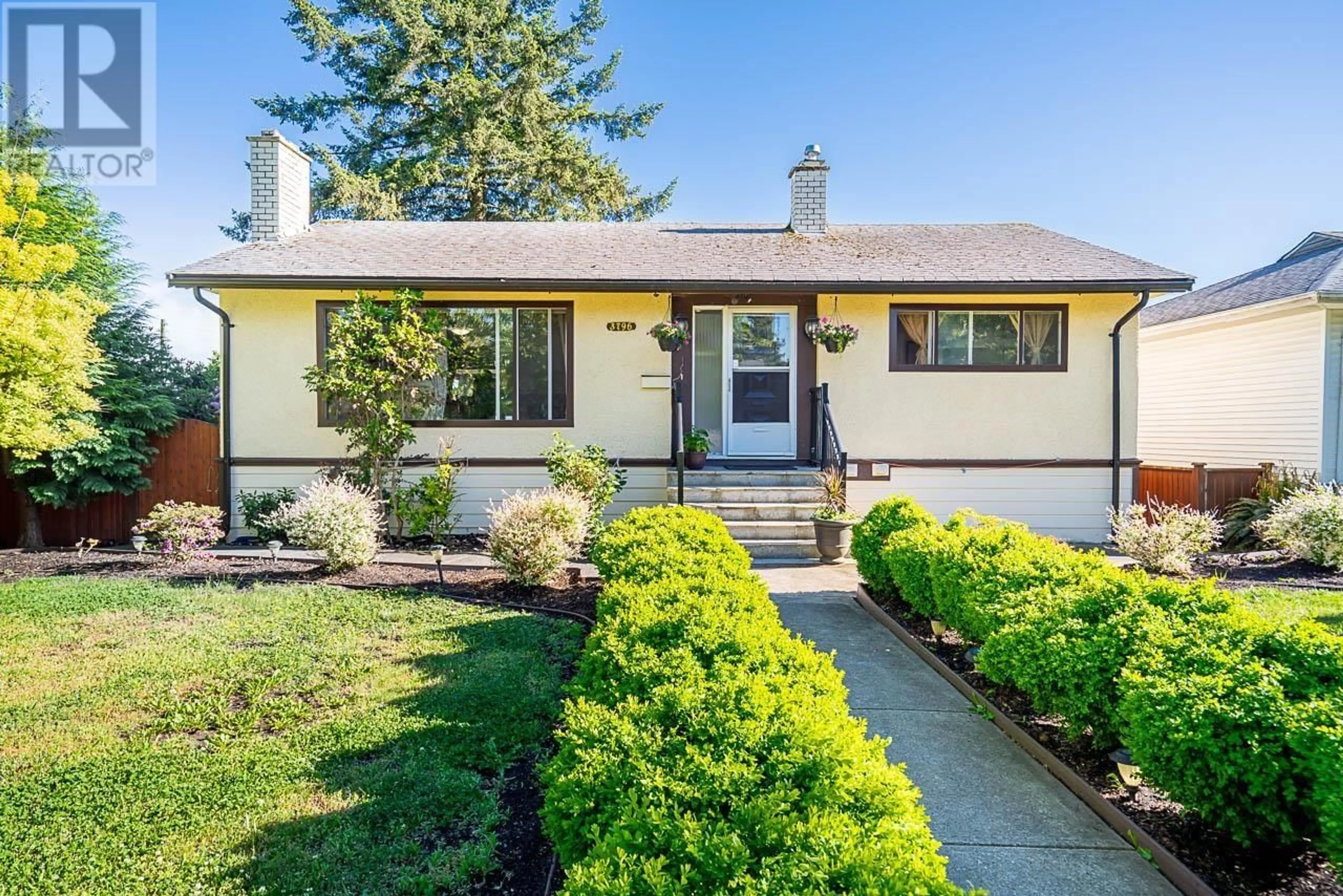 Frontside or backside of a home for 3796 PETER STREET, Burnaby British Columbia V5J1N4