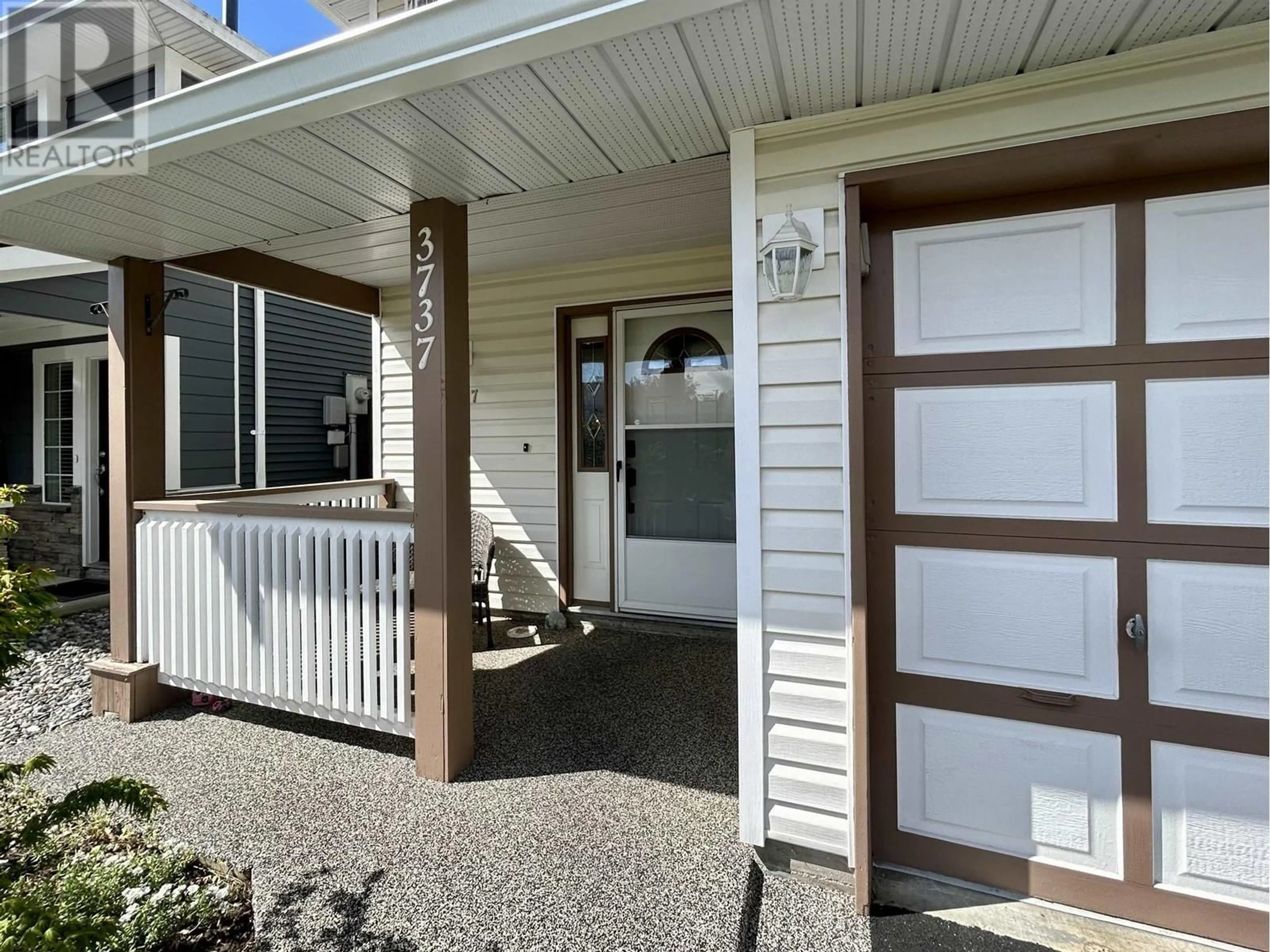 Indoor entryway for 3737 SUTHERLAND STREET, Port Coquitlam British Columbia V3B7C2