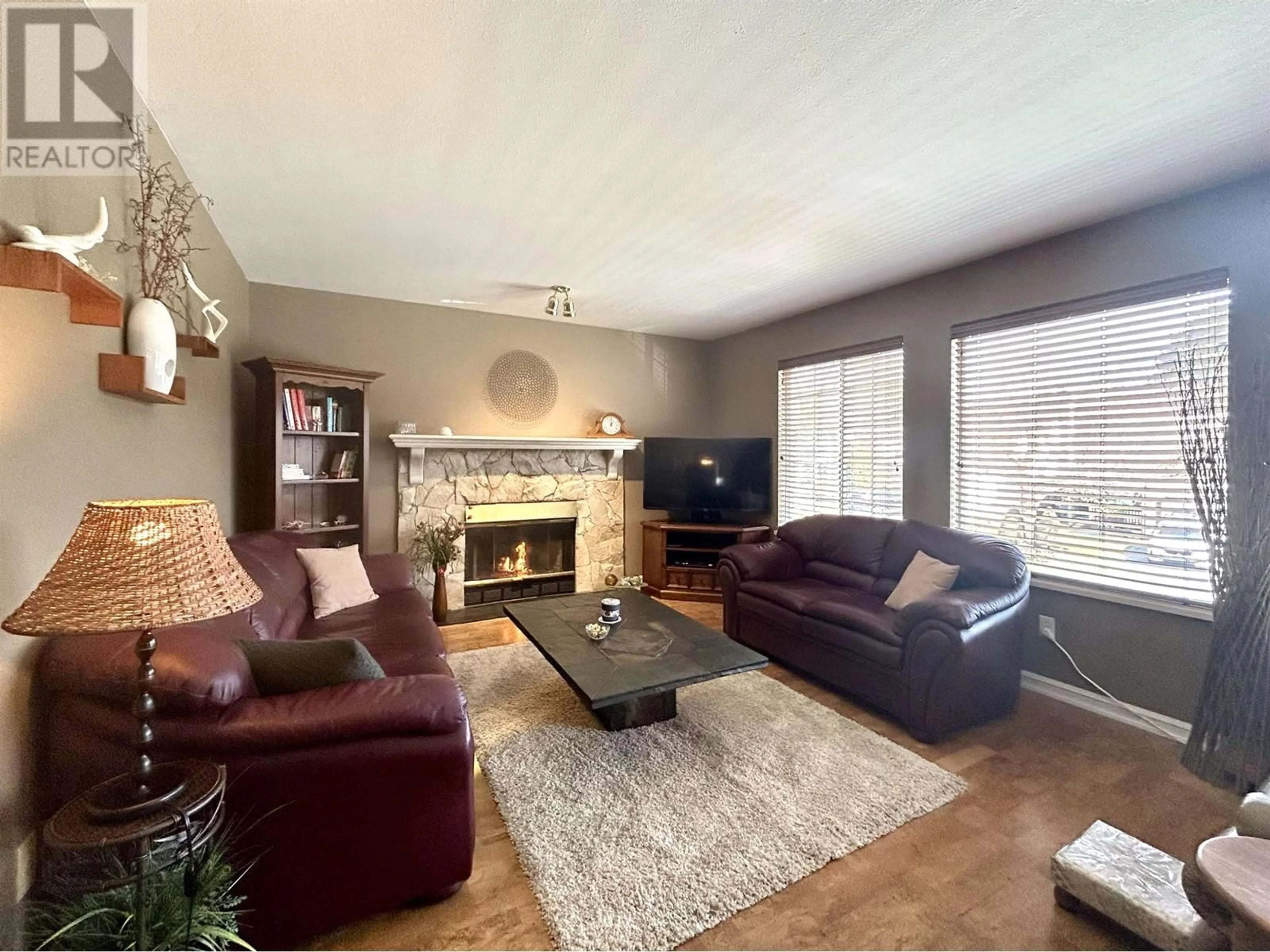 Living room for 3737 SUTHERLAND STREET, Port Coquitlam British Columbia V3B7C2