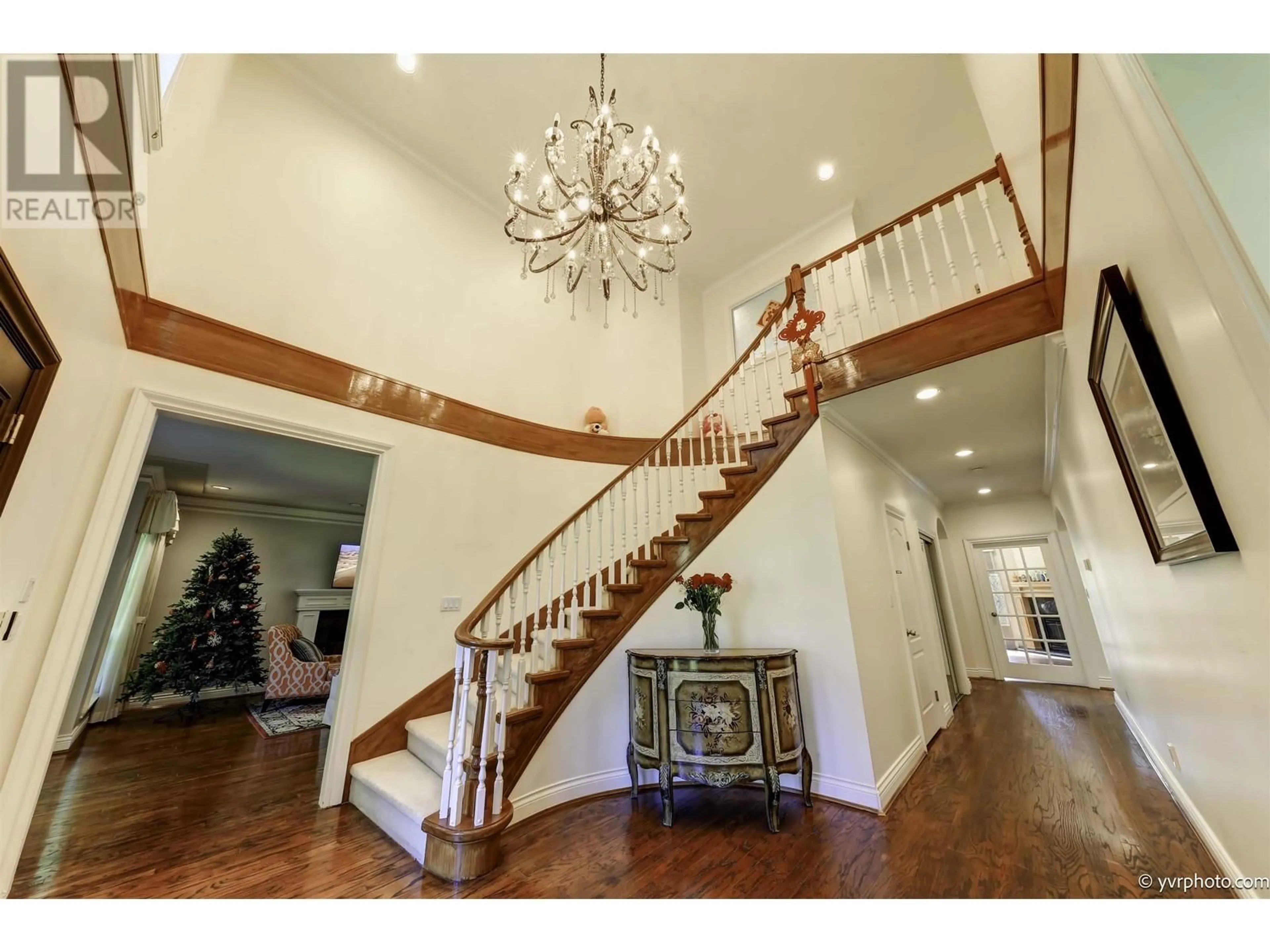 Indoor foyer for 3628 W 38TH AVENUE, Vancouver British Columbia V6N2Y2