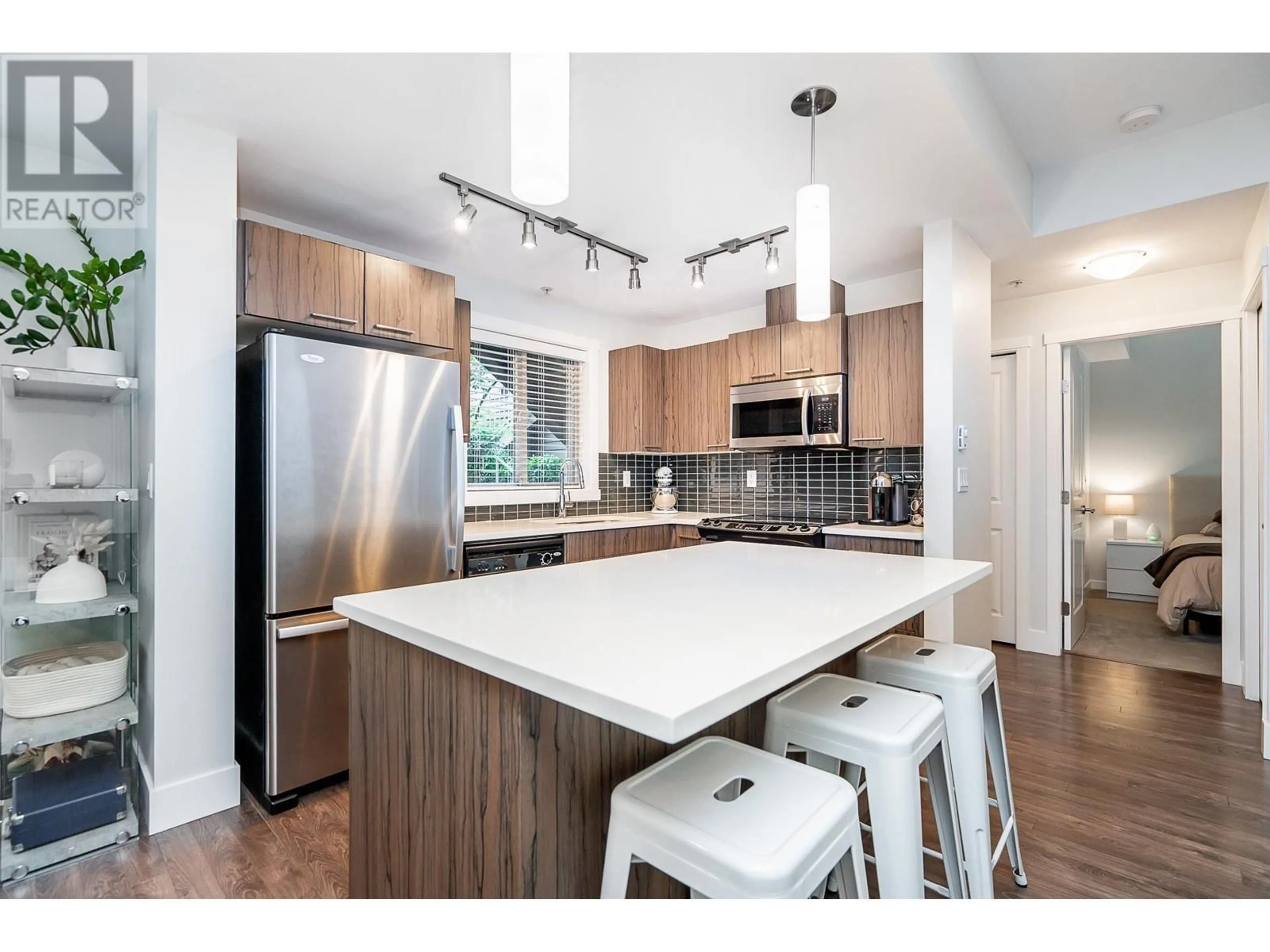 Contemporary kitchen for 102 2110 ROWLAND STREET, Port Coquitlam British Columbia V3C0C2