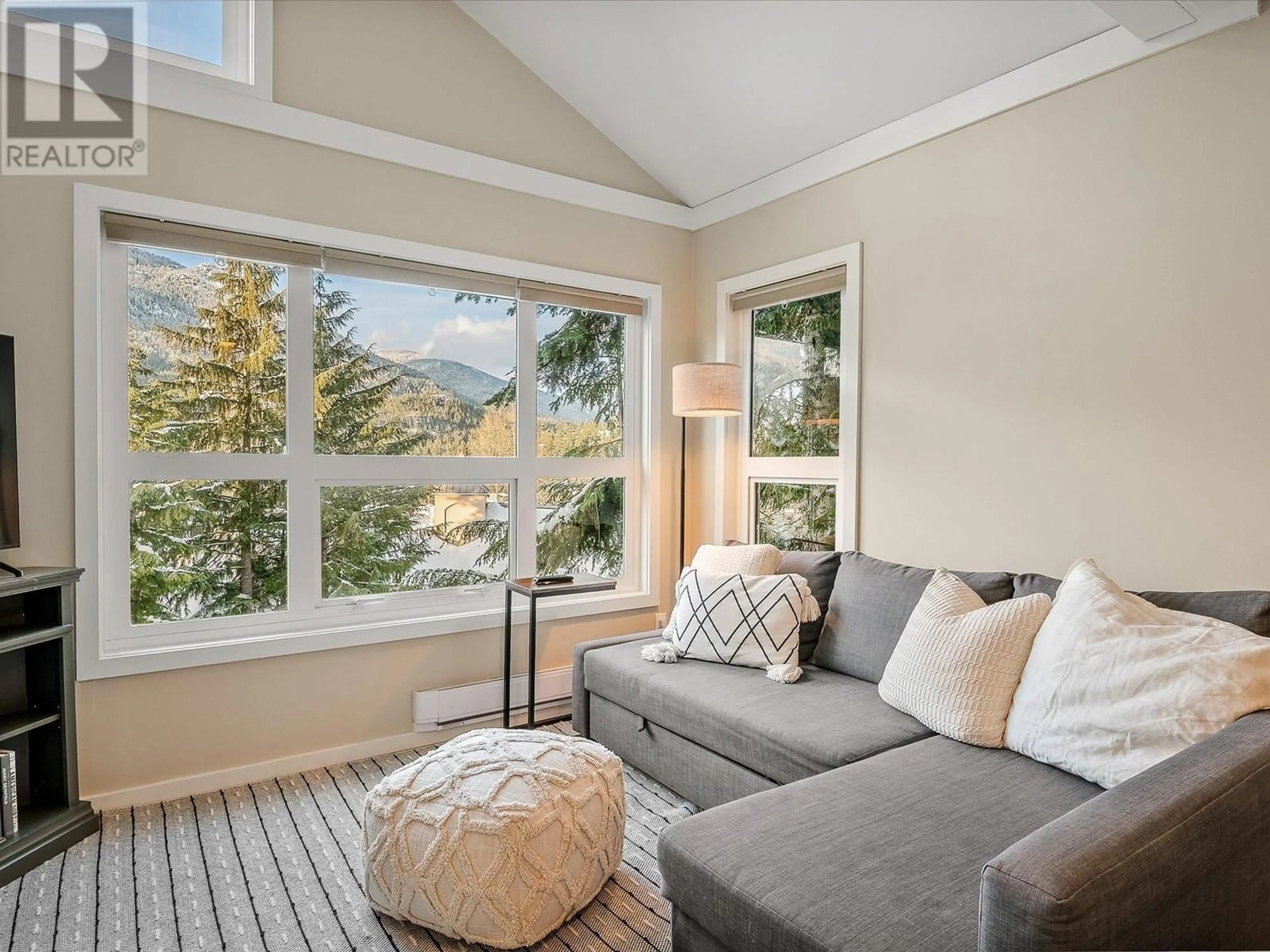 Living room for 2150 SARAJEVO DRIVE, Whistler British Columbia V8E0B5