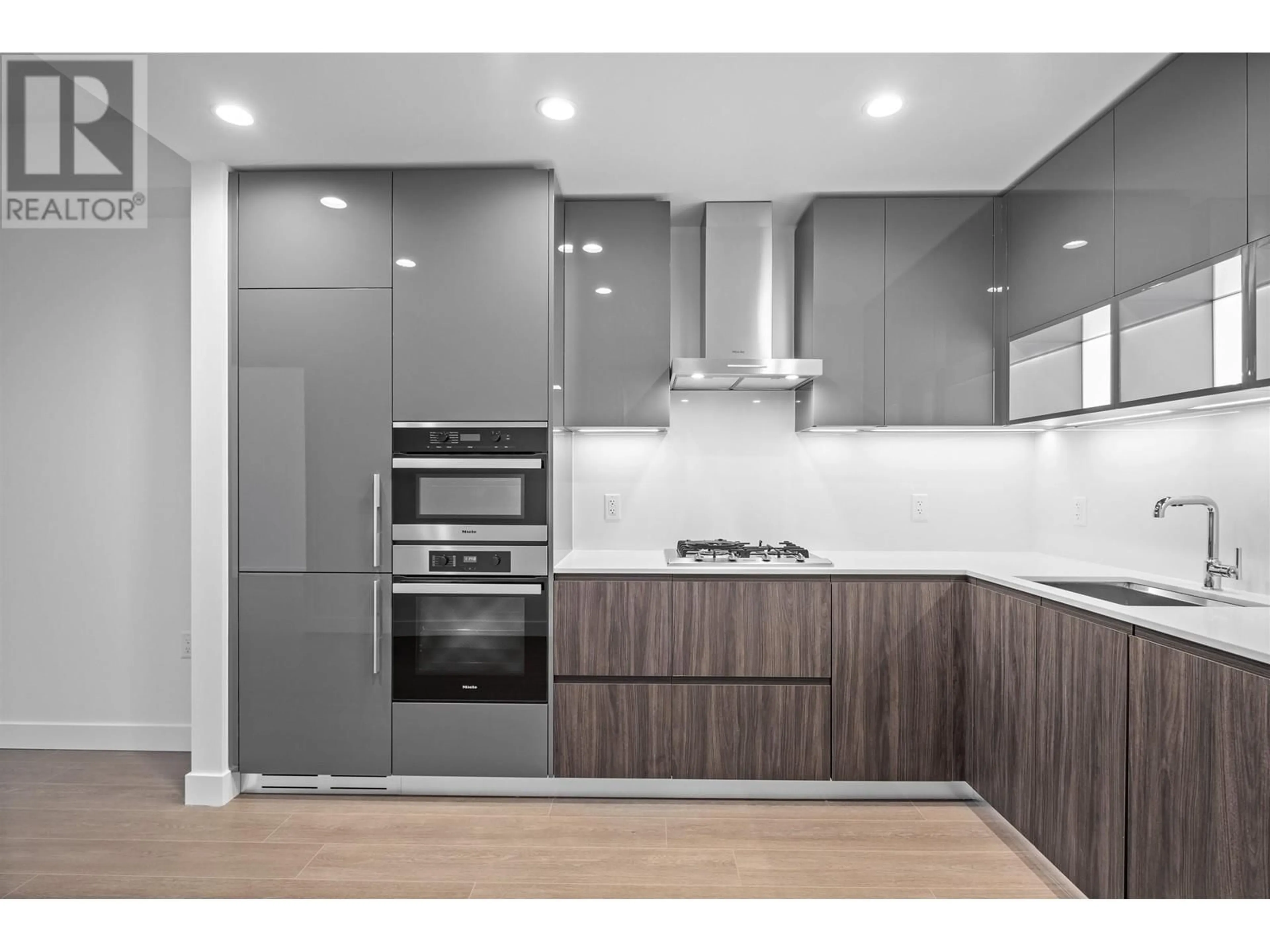 Contemporary kitchen, wood floors for 2709 6511 SUSSEX AVENUE, Burnaby British Columbia V5H0K5