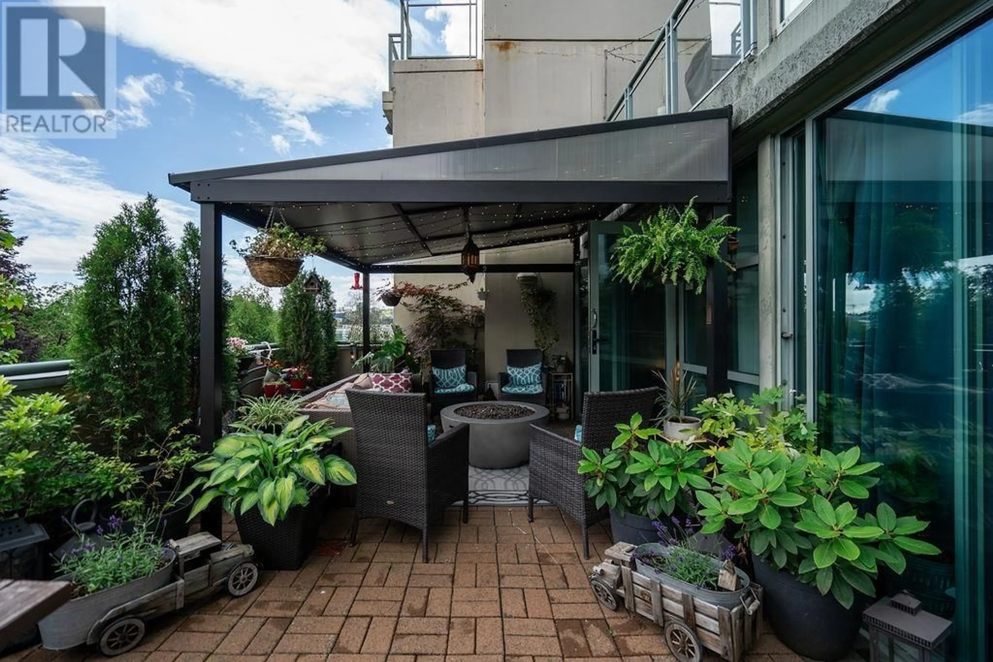 Patio for 406 1159 MAIN STREET, Vancouver British Columbia V6A4B6