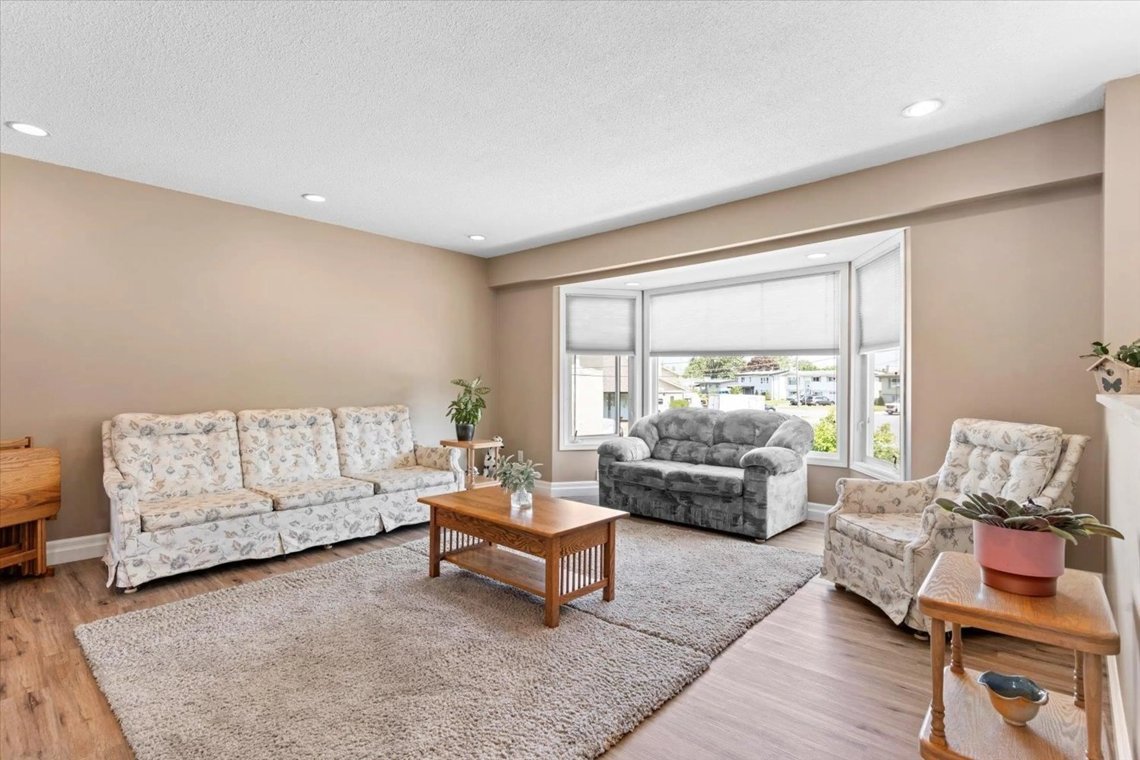 Living room for 6451 FERN STREET, Chilliwack British Columbia V2R1T6