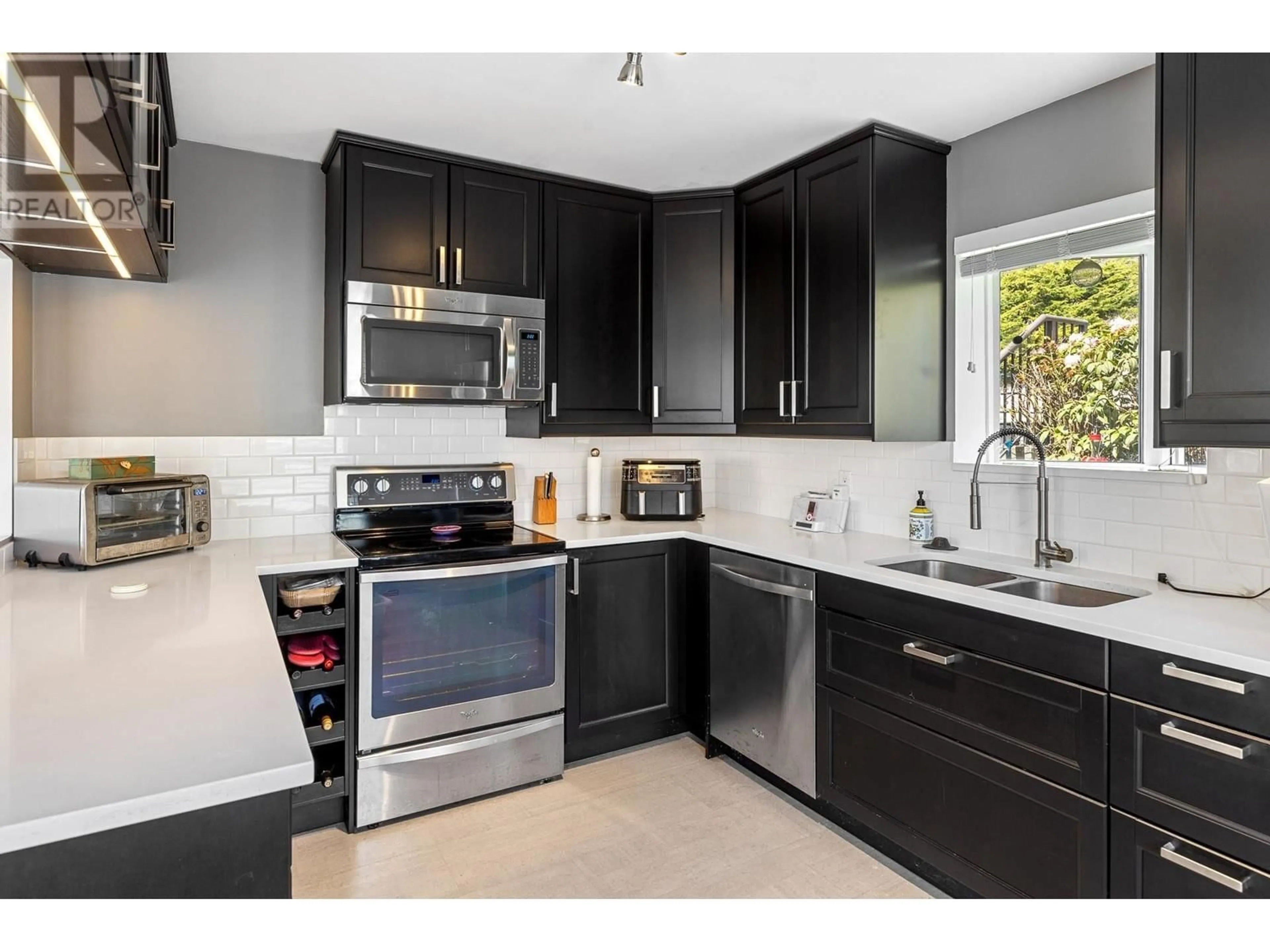 Standard kitchen for 322 1215 LANSDOWNE DRIVE, Coquitlam British Columbia V3E2P6