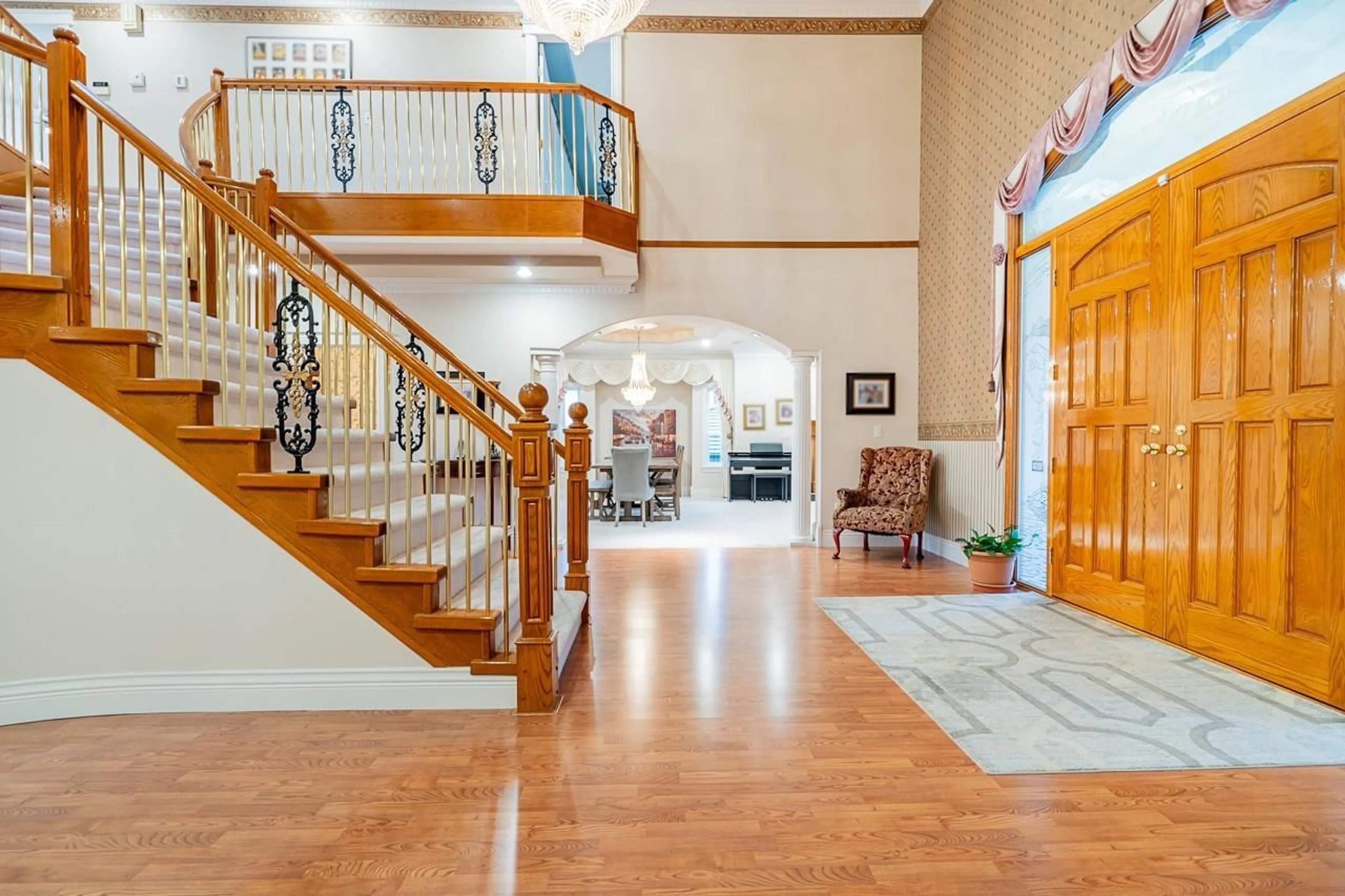 Indoor foyer for 16645 87A AVENUE, Surrey British Columbia V4N5B2