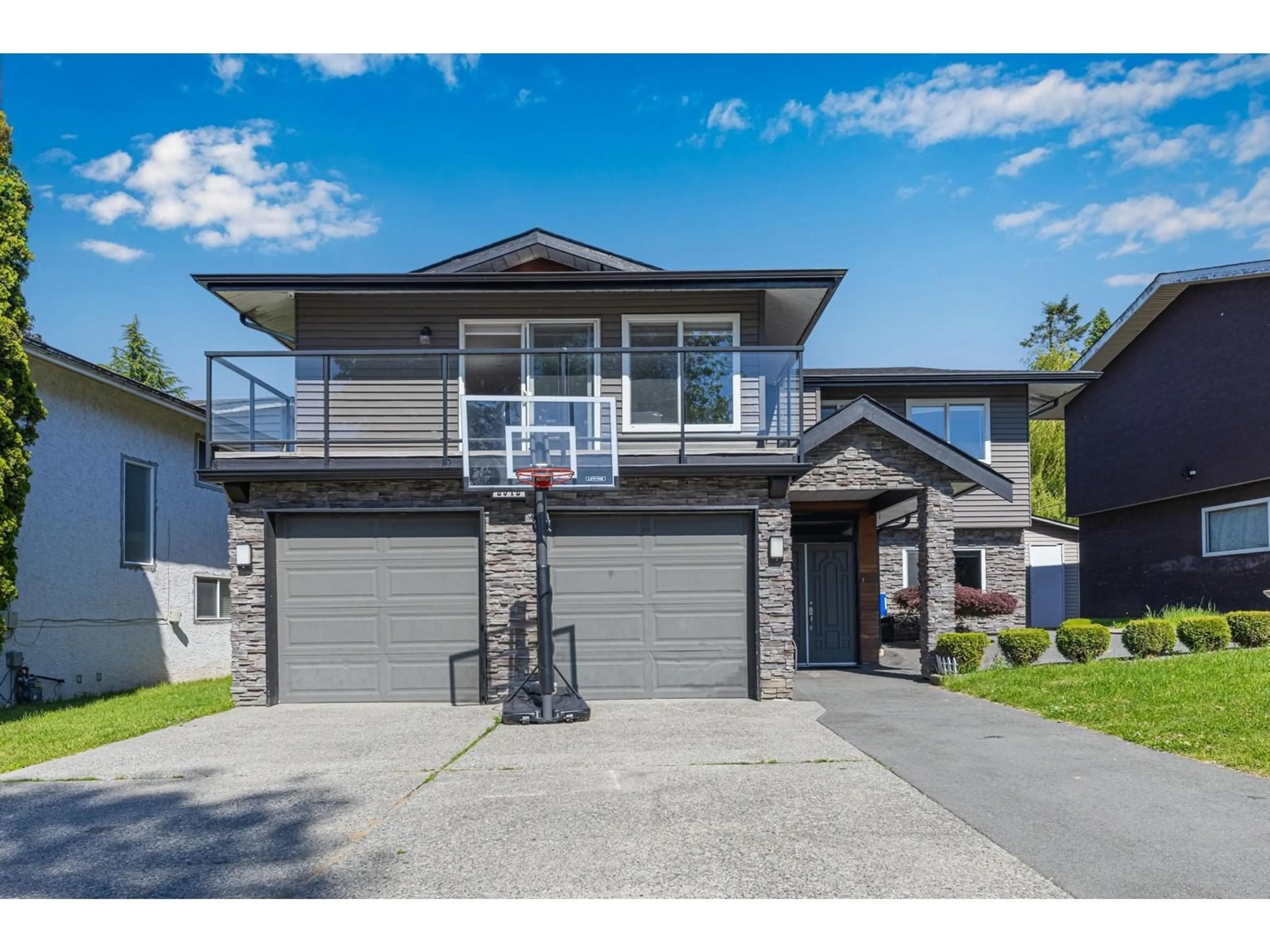 Frontside or backside of a home for 2572 SPRINGHILL STREET, Abbotsford British Columbia V2T3V7