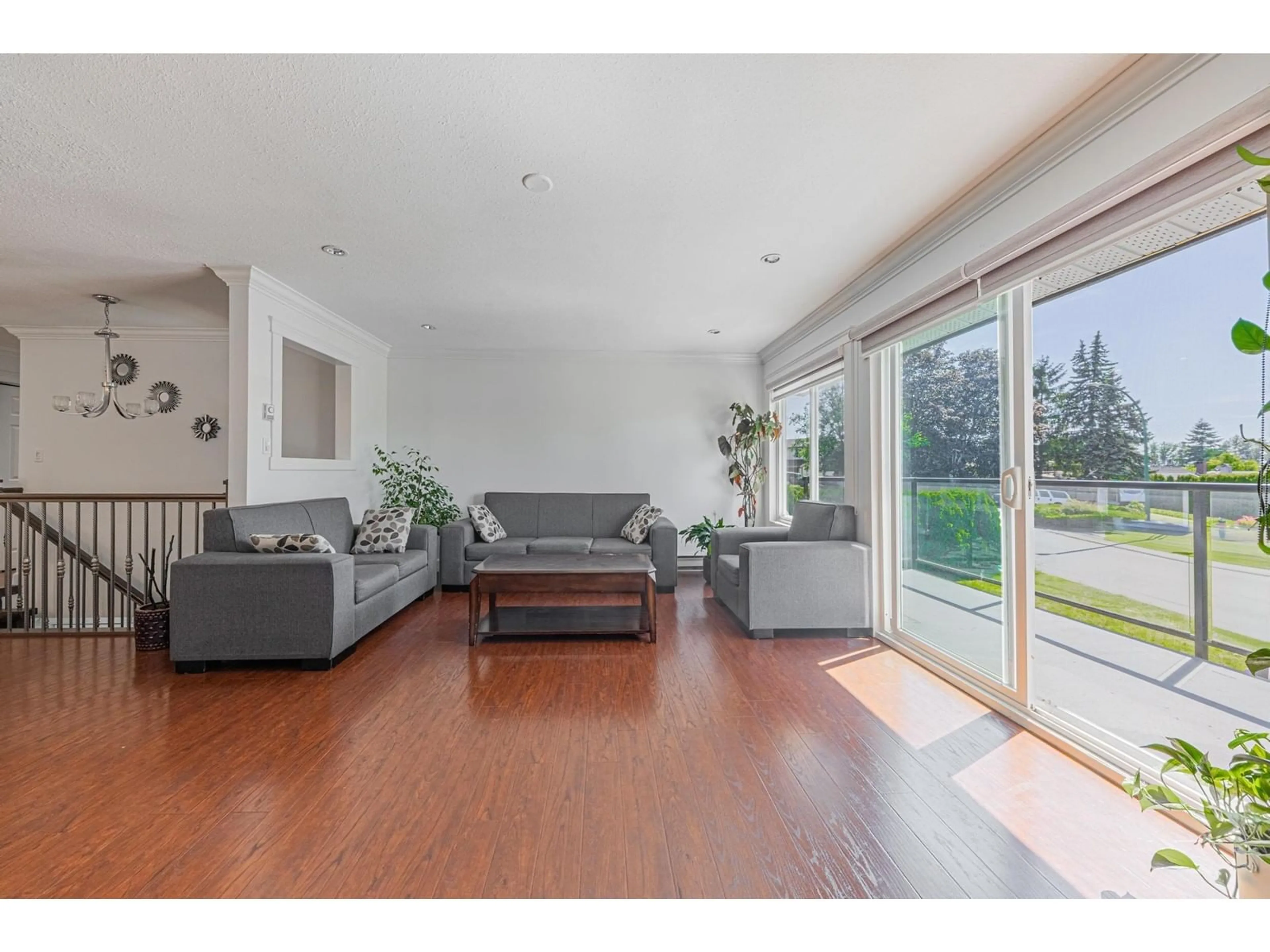Living room for 2572 SPRINGHILL STREET, Abbotsford British Columbia V2T3V7