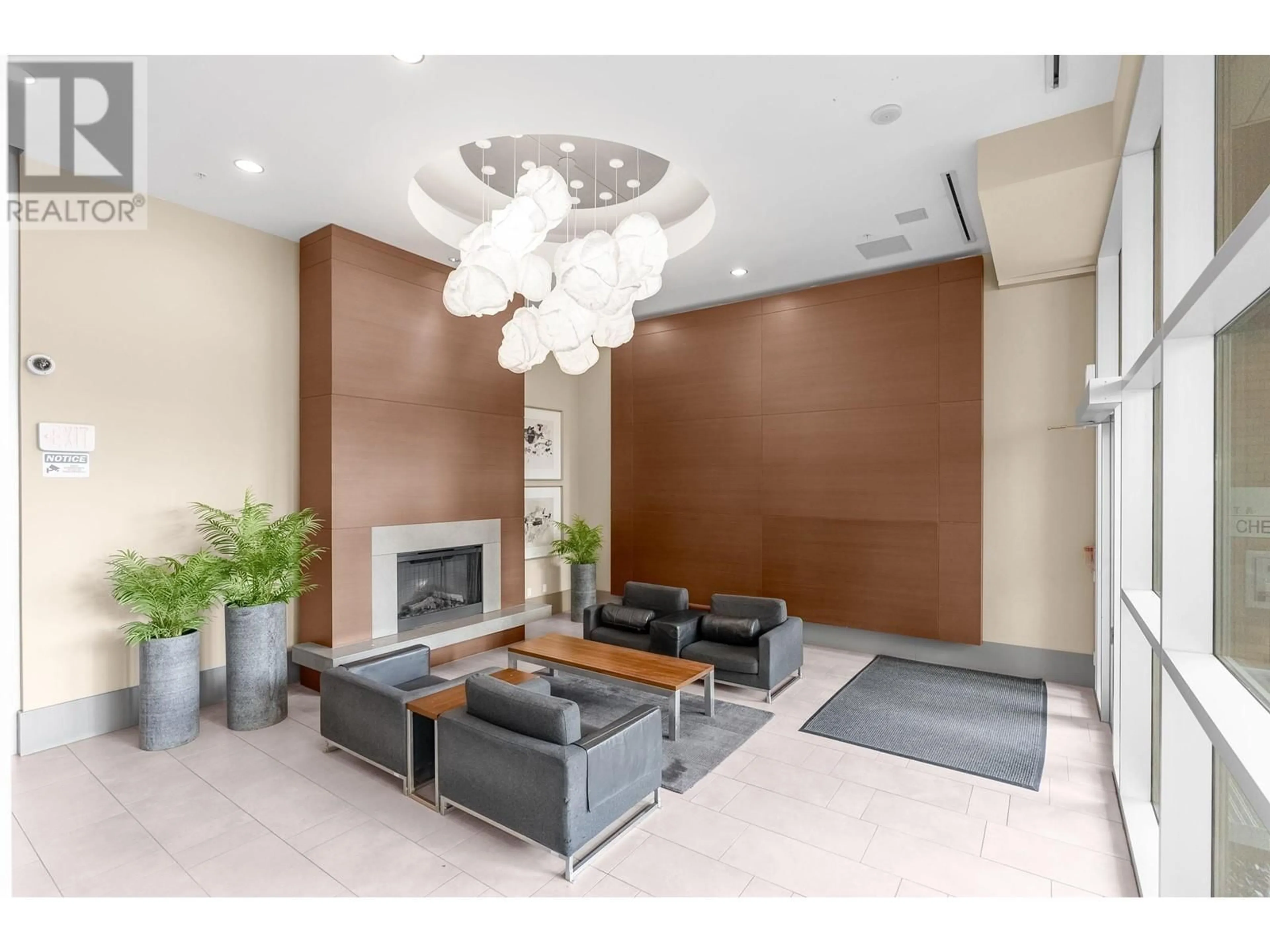 Indoor lobby for 608 1320 CHESTERFIELD AVENUE, North Vancouver British Columbia V7N0A6