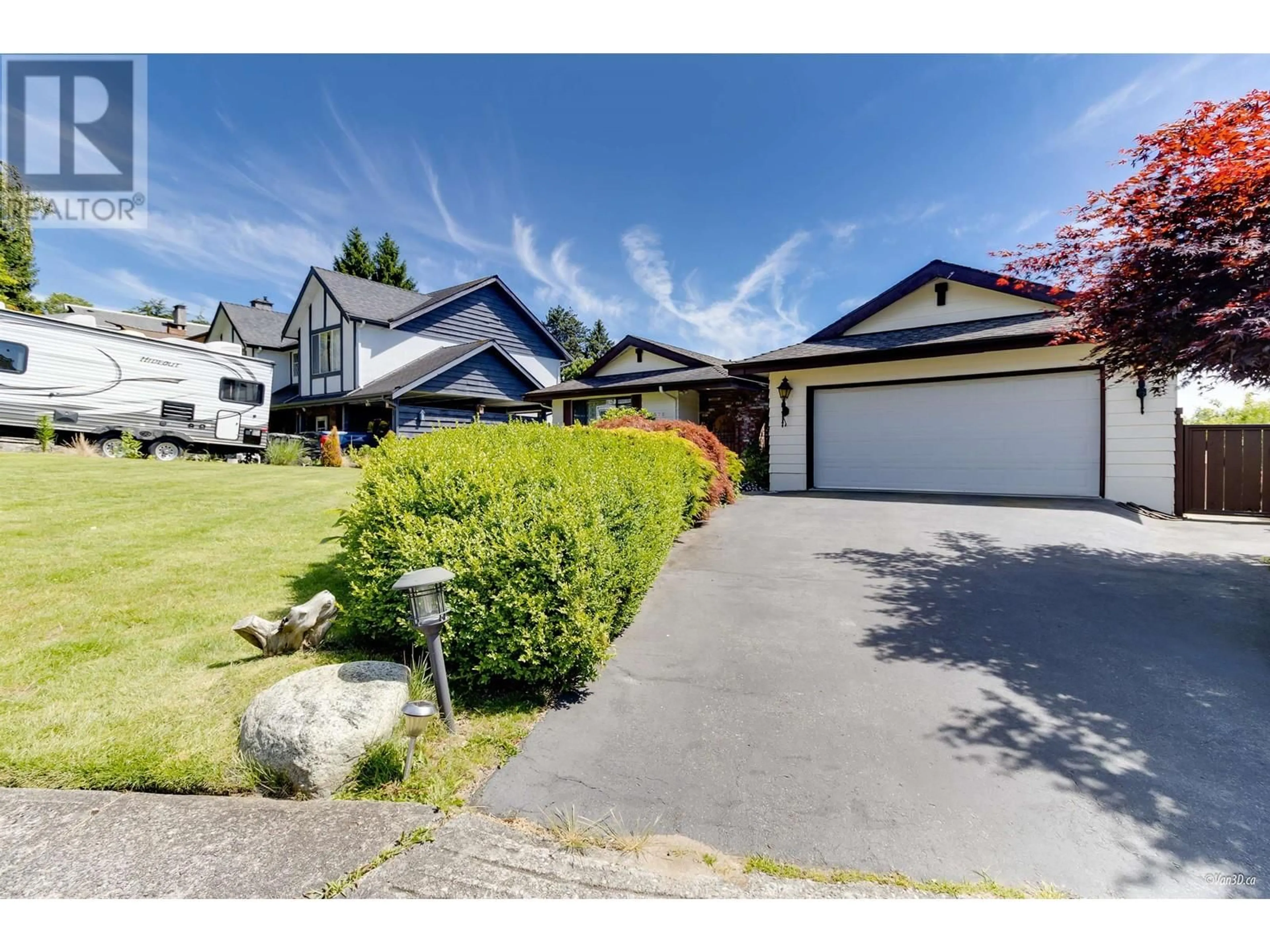 Frontside or backside of a home for 5532 CEDARDALE COURT, Burnaby British Columbia V5B2B8