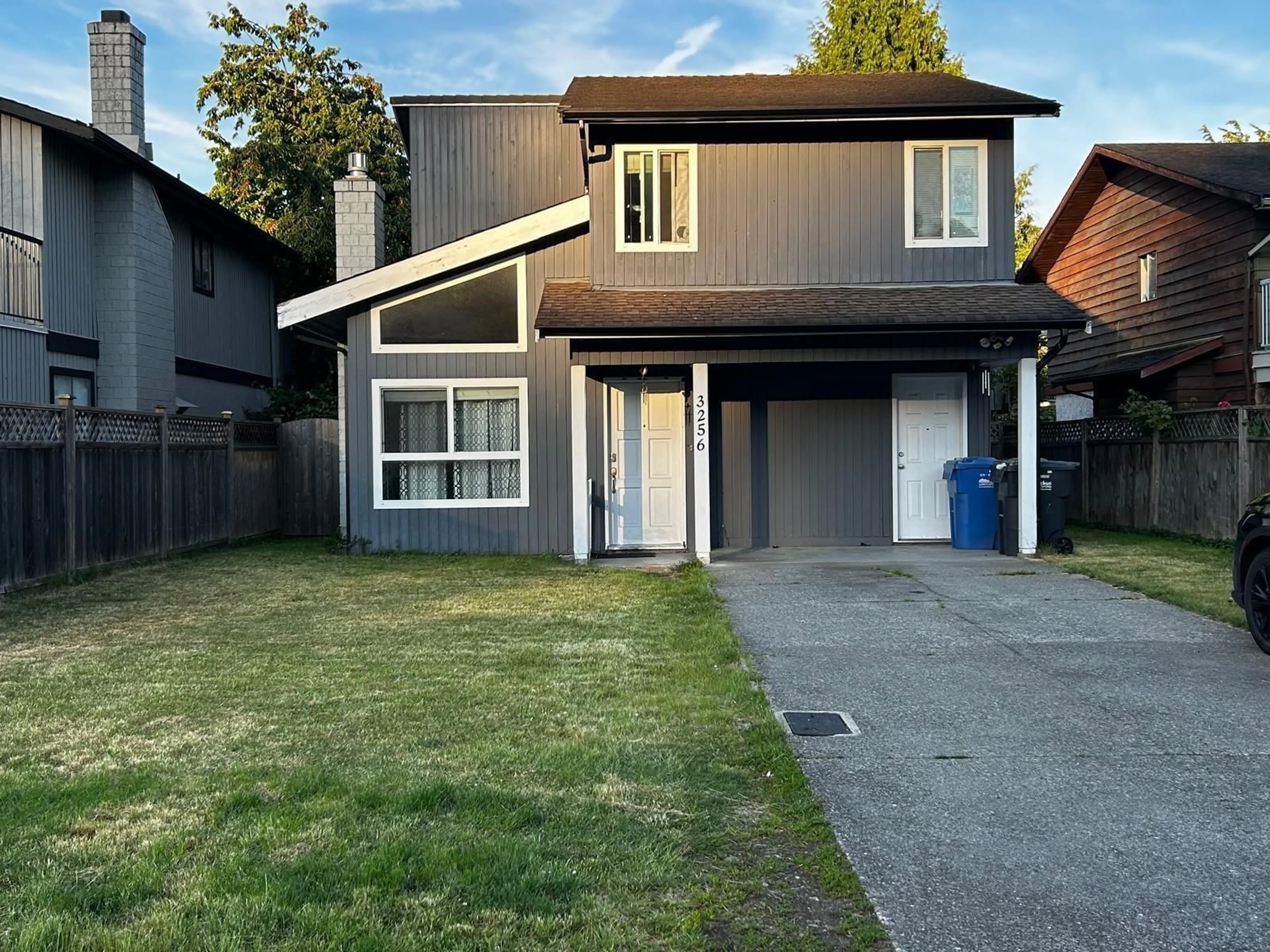 Frontside or backside of a home for 3256 JERVIS CRESCENT, Abbotsford British Columbia V2T4R6