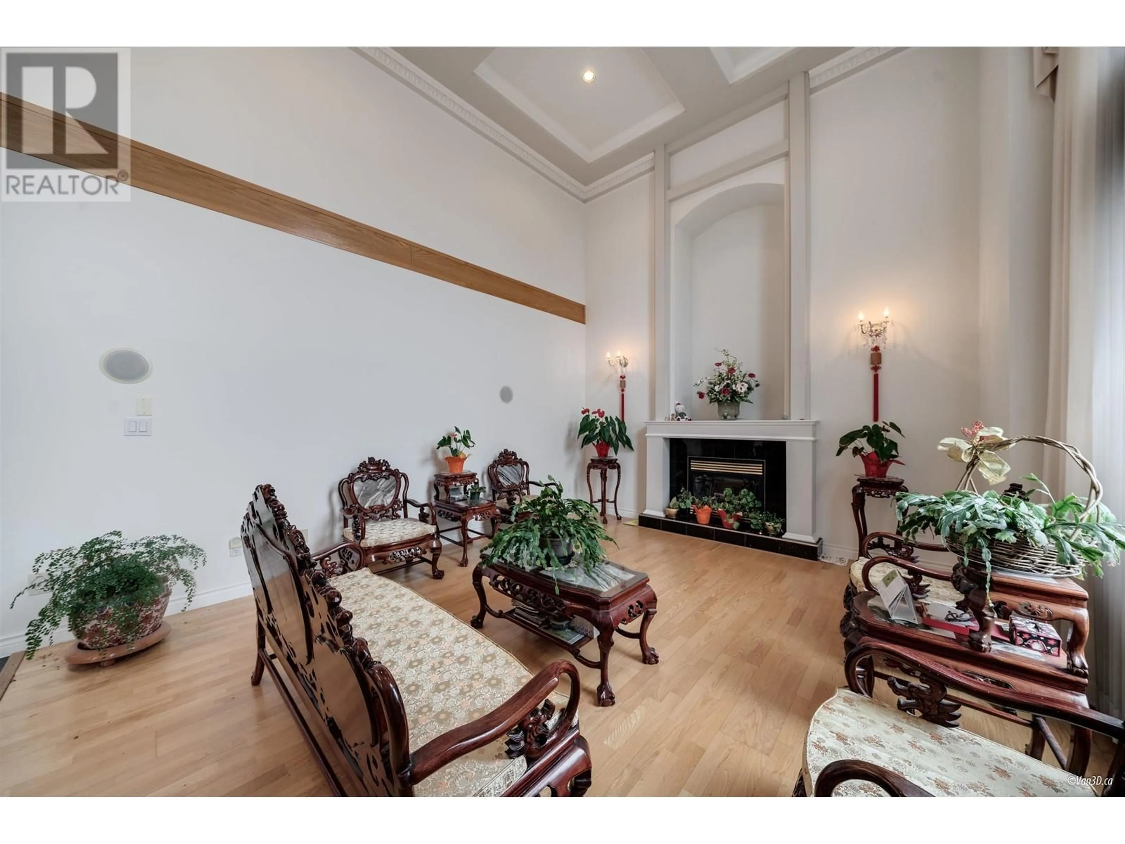 Indoor lobby, wood floors for 10031 LEONARD ROAD, Richmond British Columbia V7A2N4