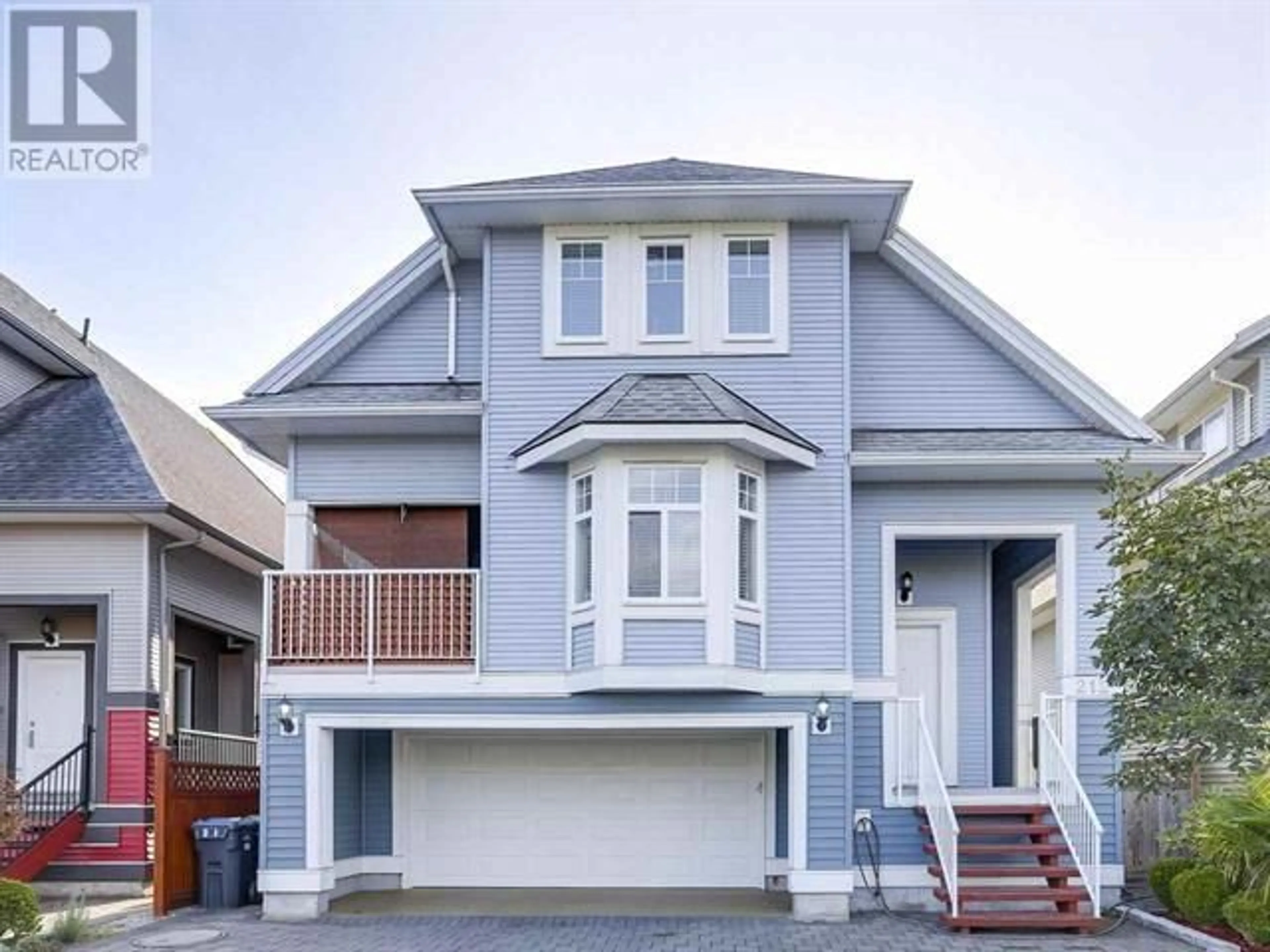 Frontside or backside of a home for 212 DAWE STREET, New Westminster British Columbia V3M5N2