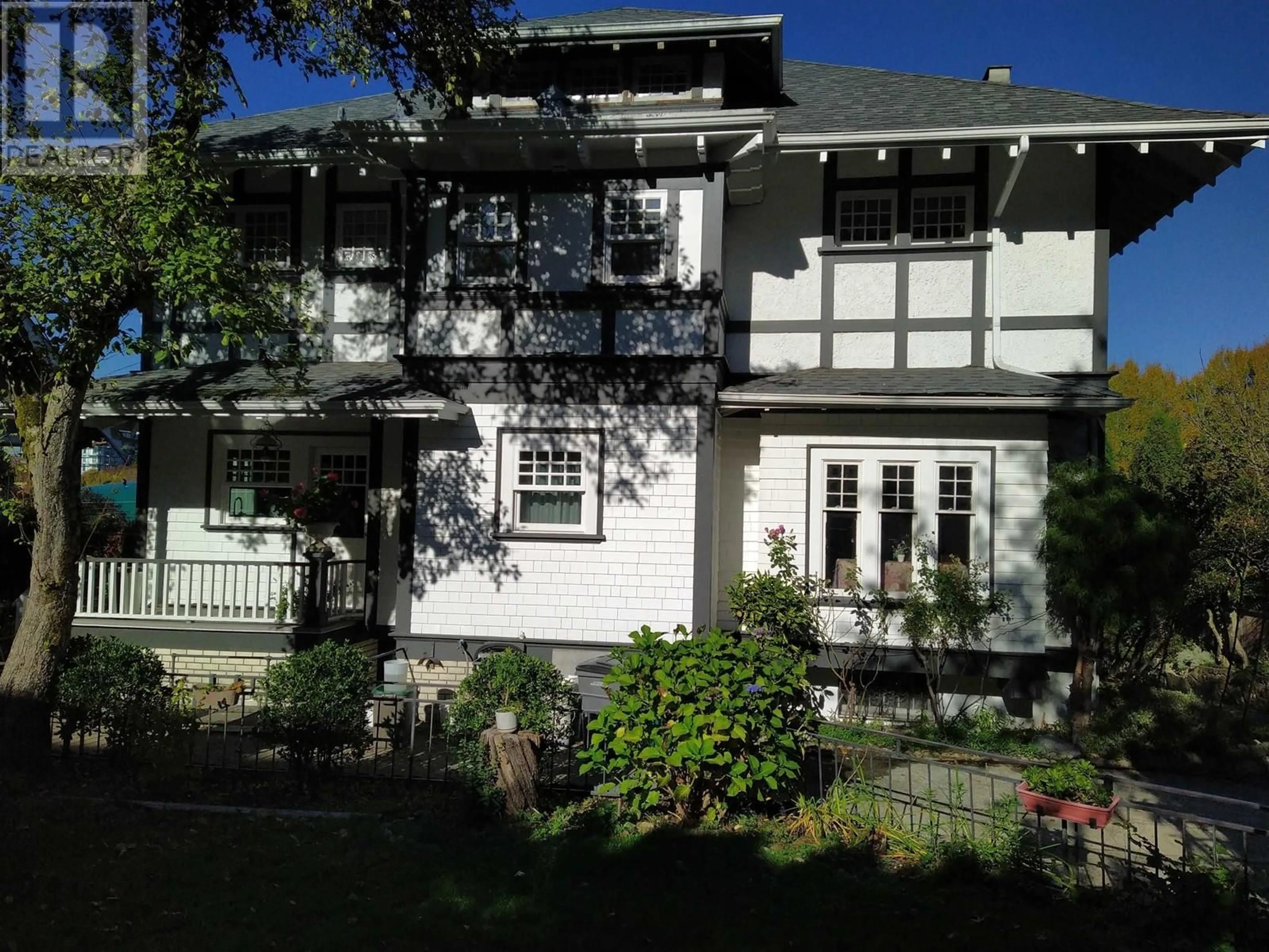 Outside view for 1646 W 16TH AVENUE, Vancouver British Columbia V6J2L8