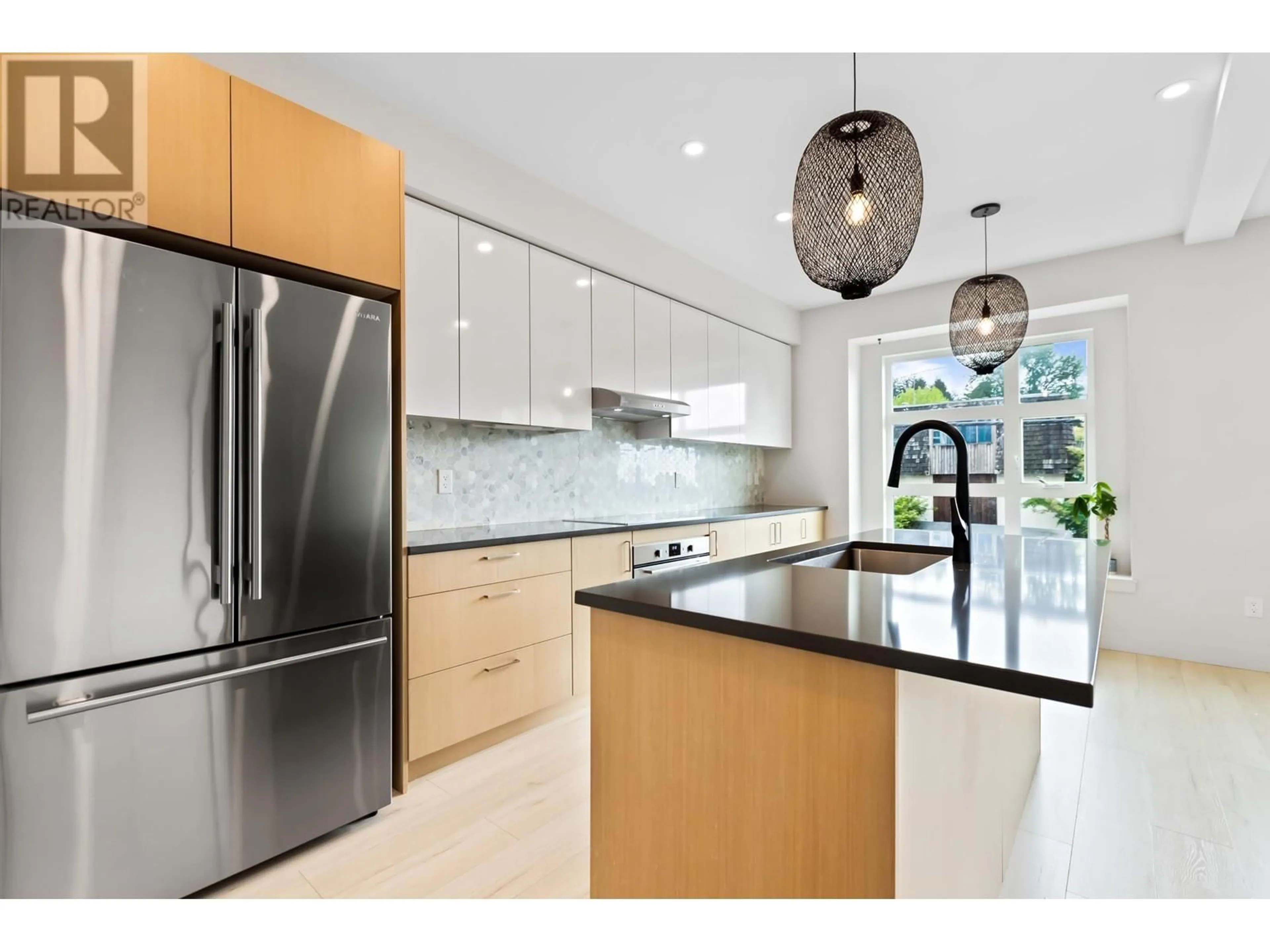 Contemporary kitchen for 1711 LARSON ROAD, North Vancouver British Columbia V7M2Z4