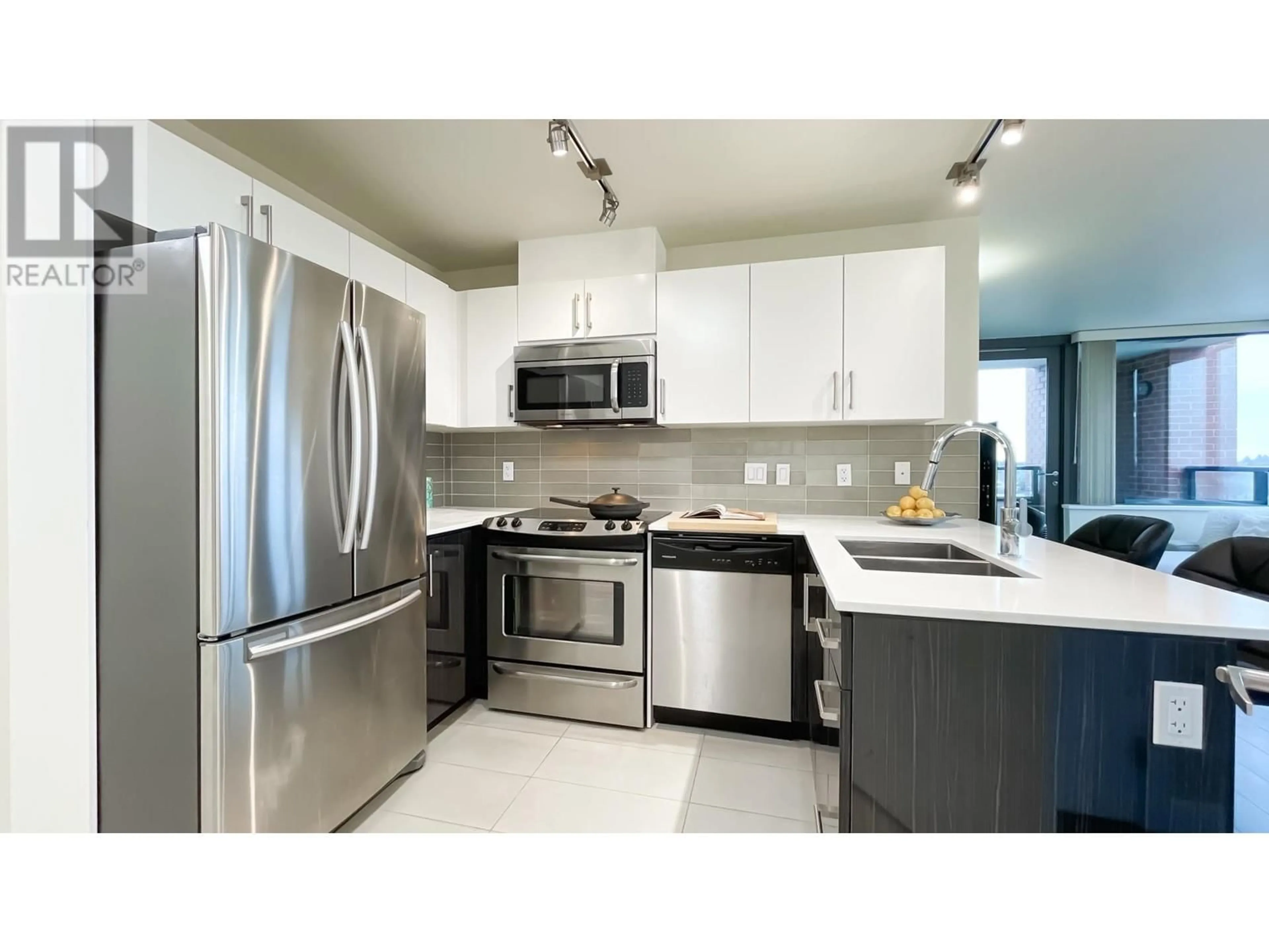 Standard kitchen for 1105 2689 KINGSWAY, Vancouver British Columbia V5R0C3