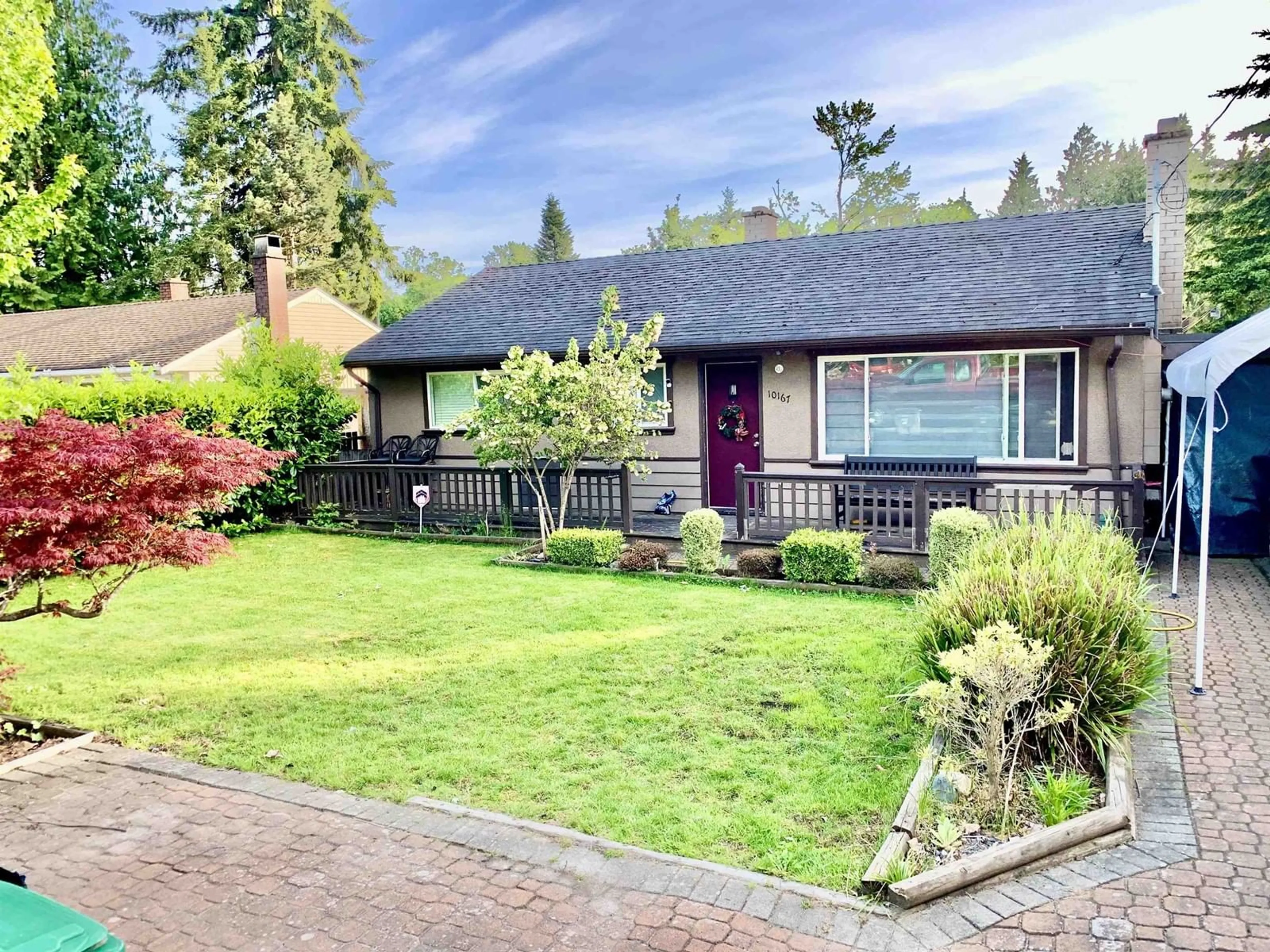 Frontside or backside of a home for 10167 HELEN DRIVE, Surrey British Columbia V3V3B4