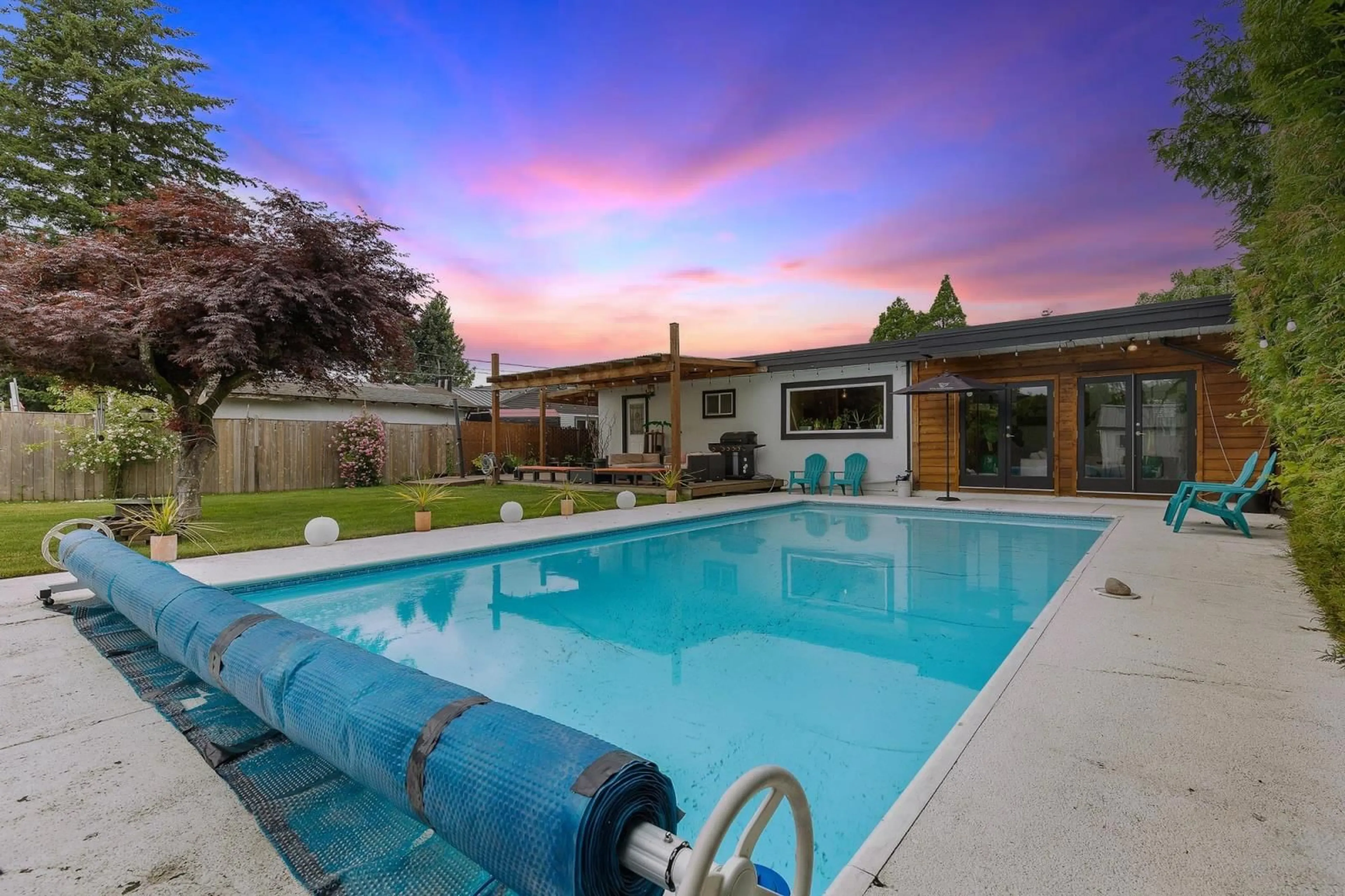 Indoor or outdoor pool for 46480 MAYFAIR AVENUE, Chilliwack British Columbia V2P3J2