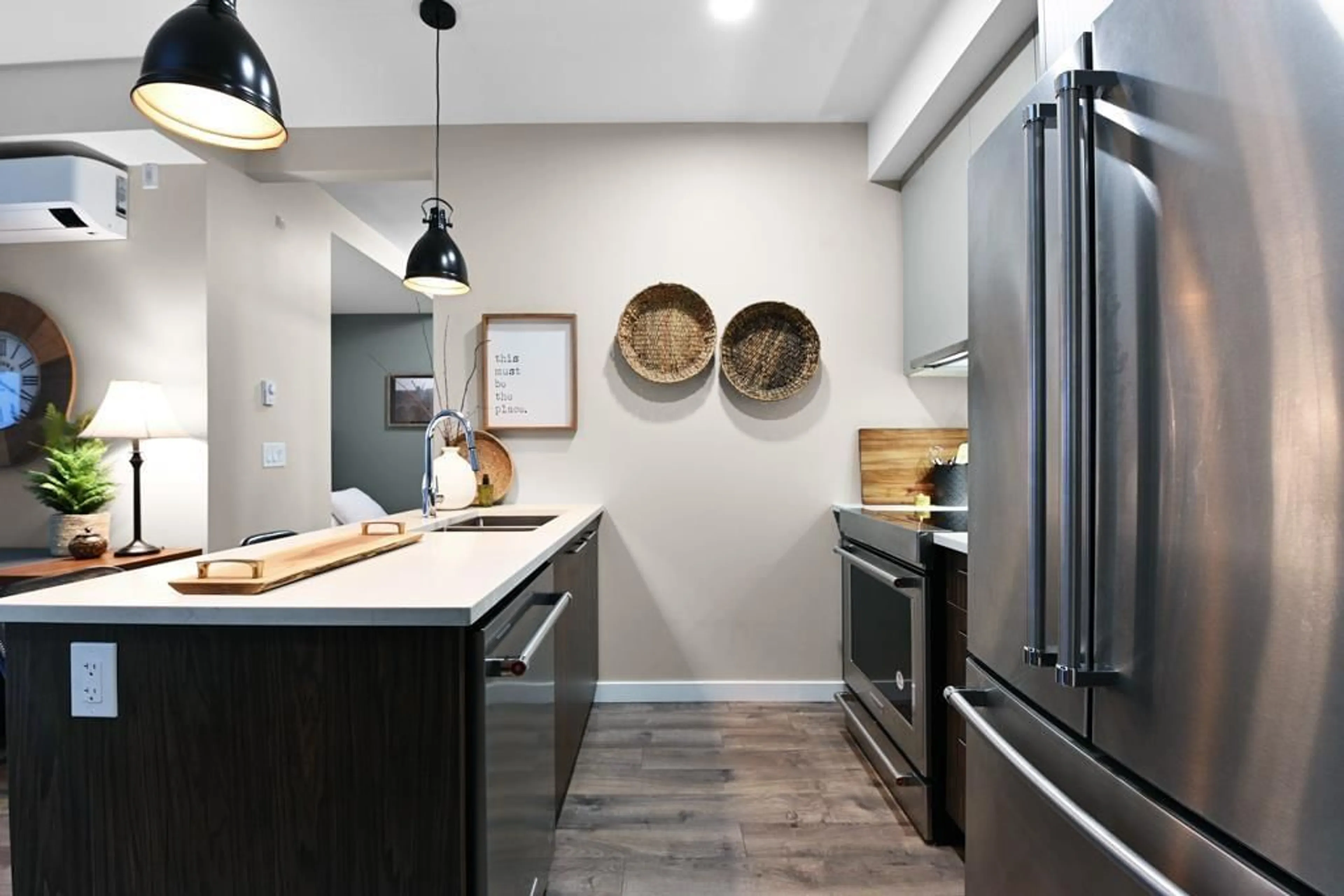 Contemporary kitchen for 114 3182 GLADWIN ROAD, Abbotsford British Columbia V2T0K8