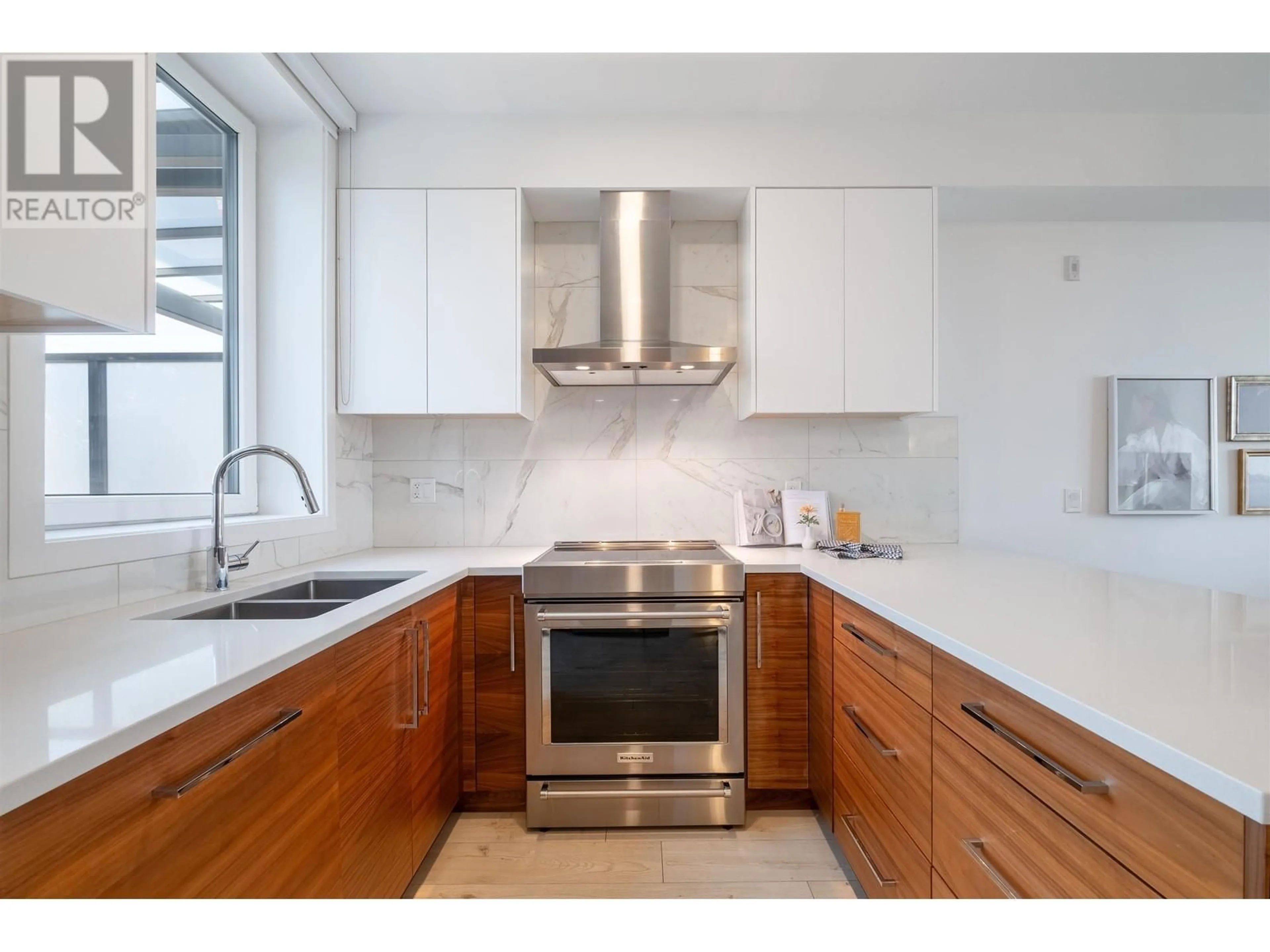 Kitchen for 28 720 E 3RD STREET, North Vancouver British Columbia V7L0G7